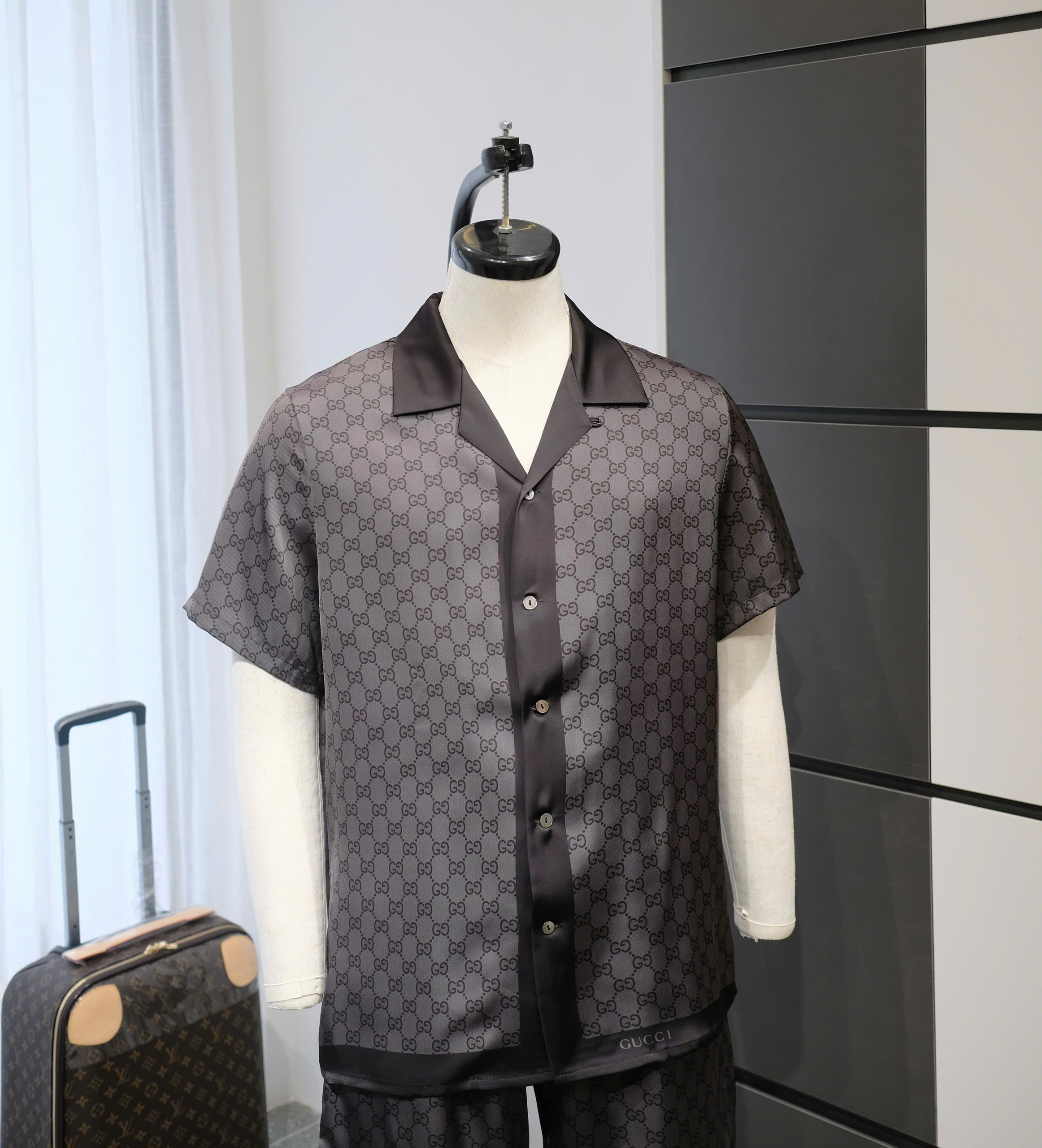 Bộ, set lụa hè Gucci GC Xám họa tiết monogram viền Đen Like Auth DDT