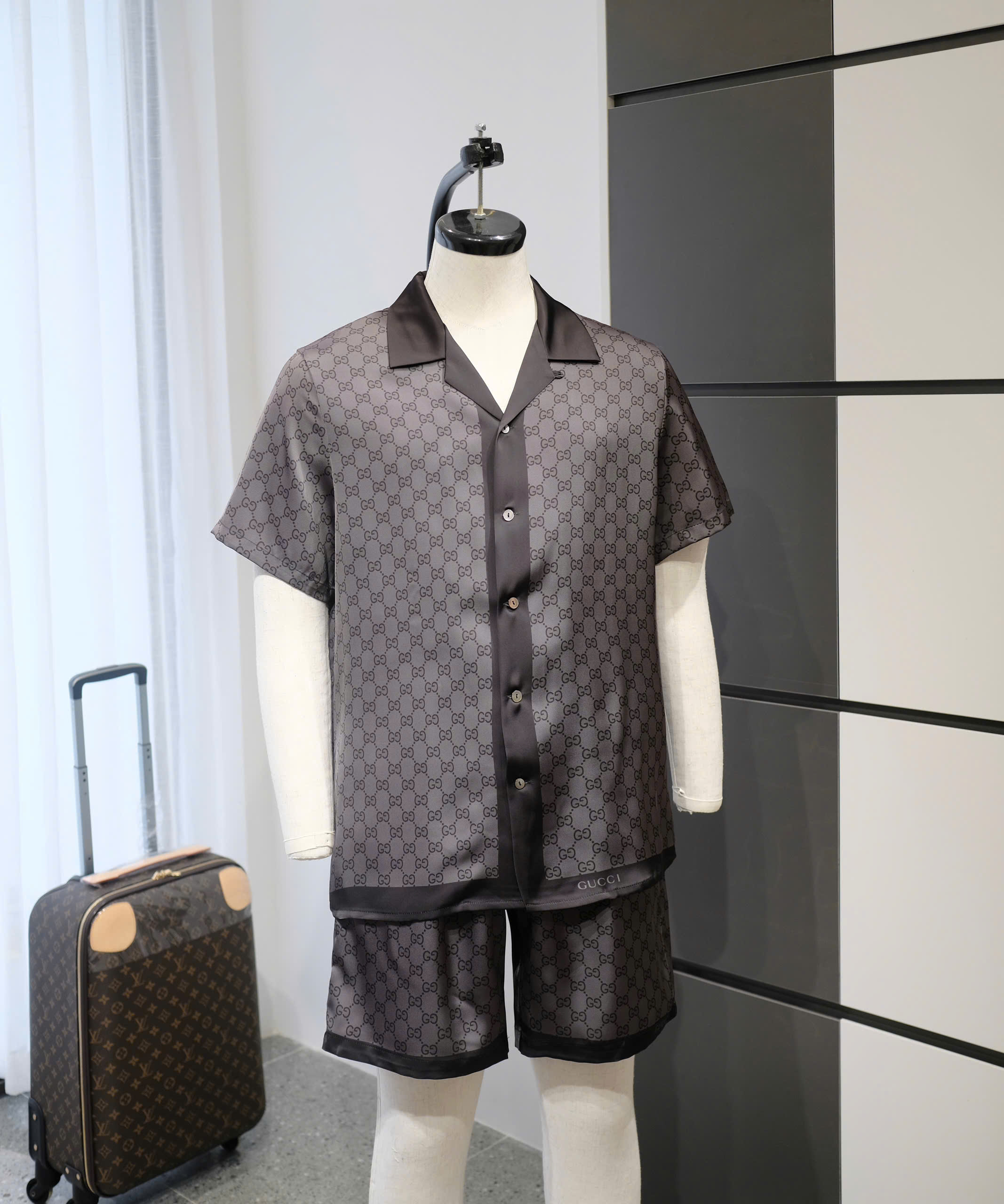 Bộ, set lụa hè Gucci GC Xám họa tiết monogram viền Đen Like Auth DDT