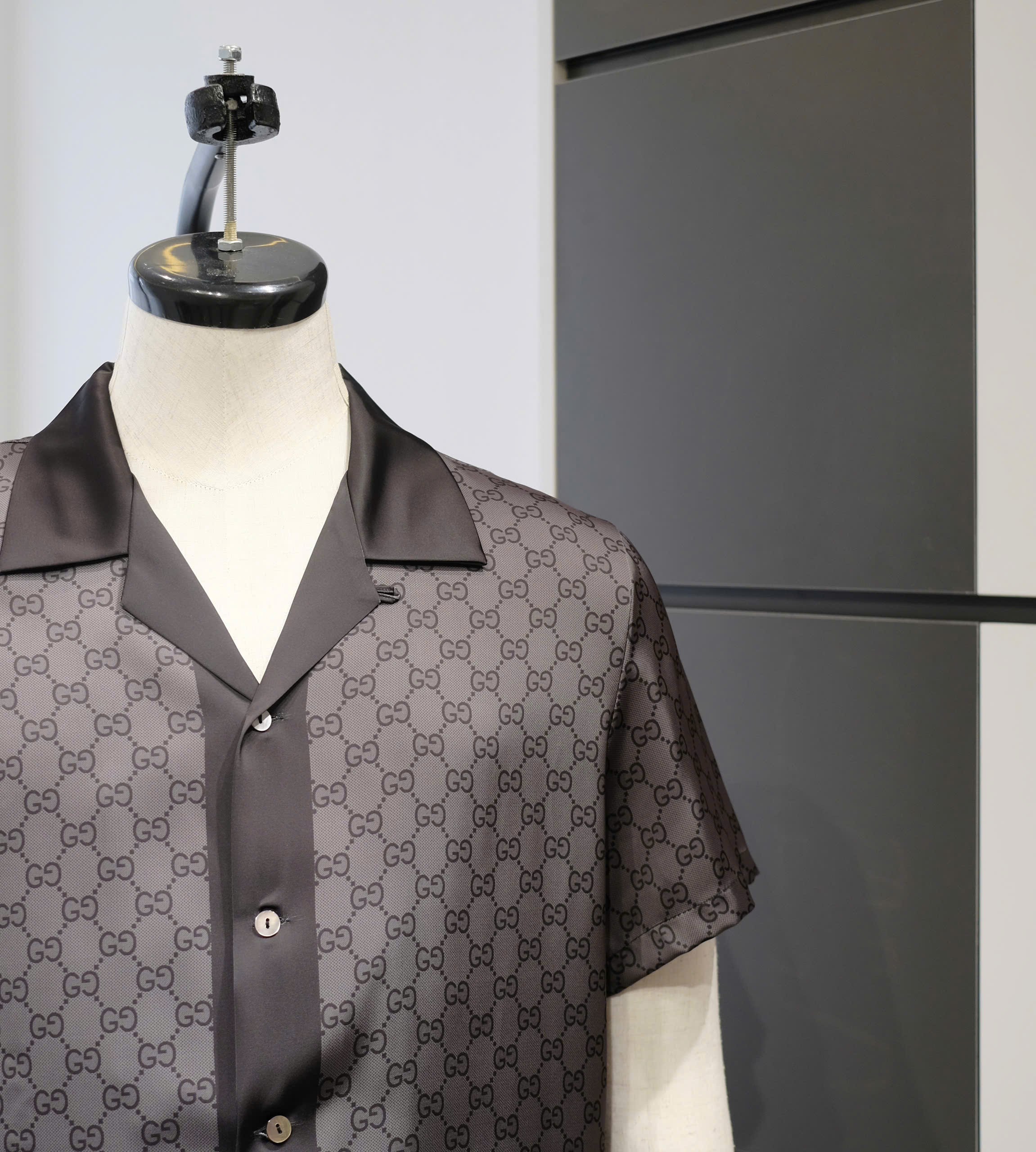 Bộ, set lụa hè Gucci GC Xám họa tiết monogram viền Đen Like Auth DDT