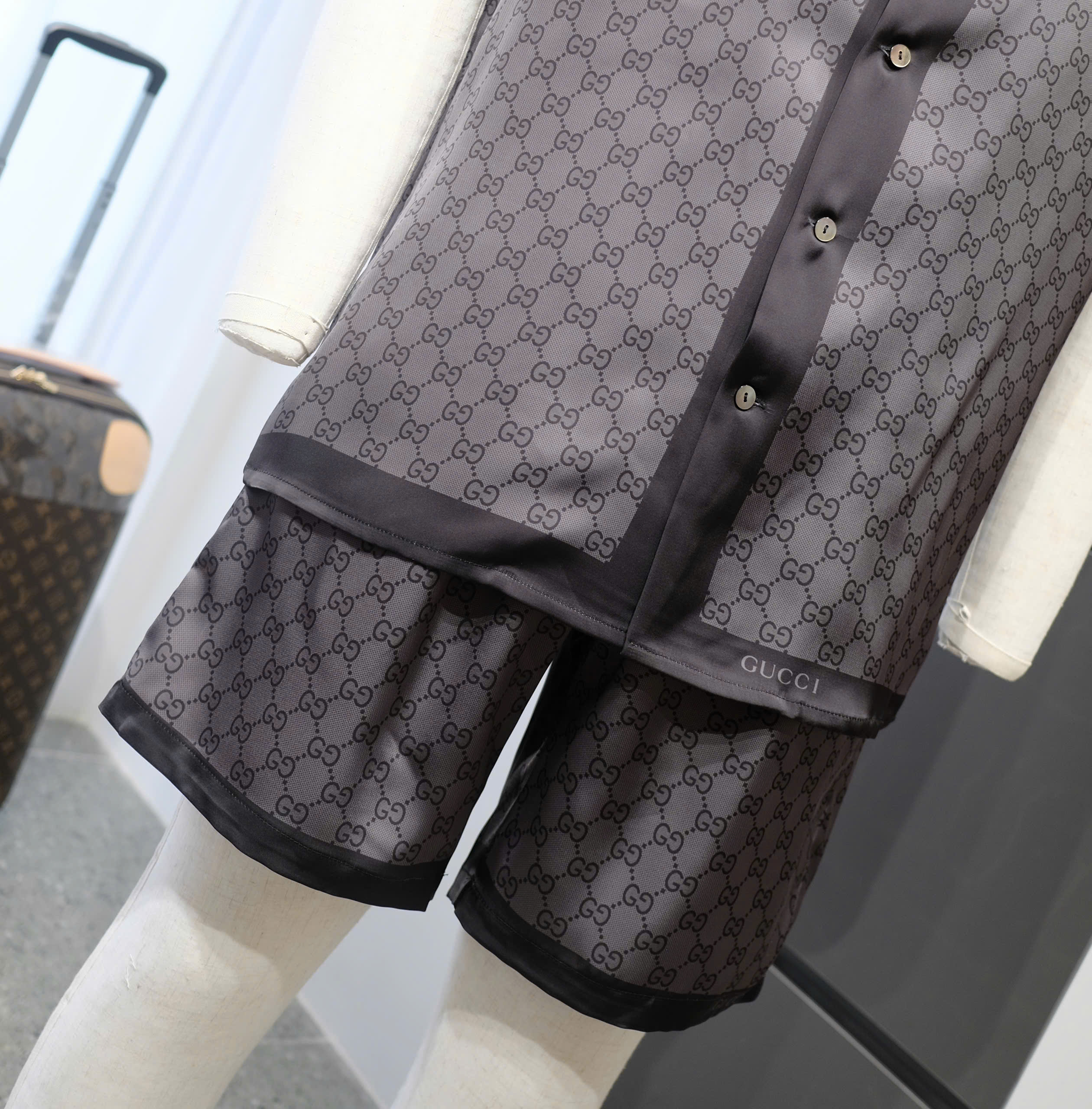 Bộ, set lụa hè Gucci GC Xám họa tiết monogram viền Đen Like Auth DDT