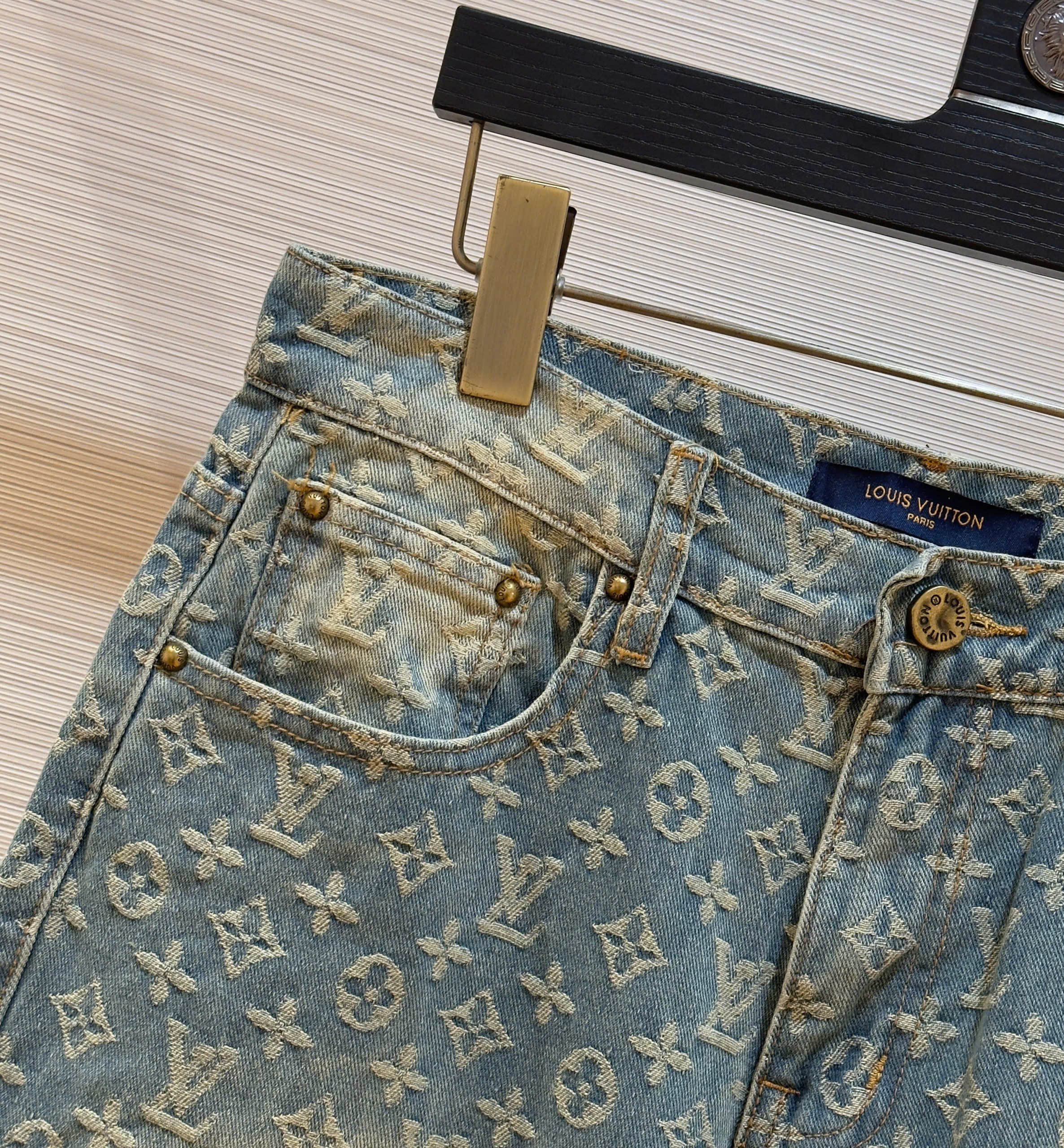 Quần jean suông Louis Vuitton LV Xanh rêu bạc họa tiết hoa vân logo rách mài full Like Auth DDT