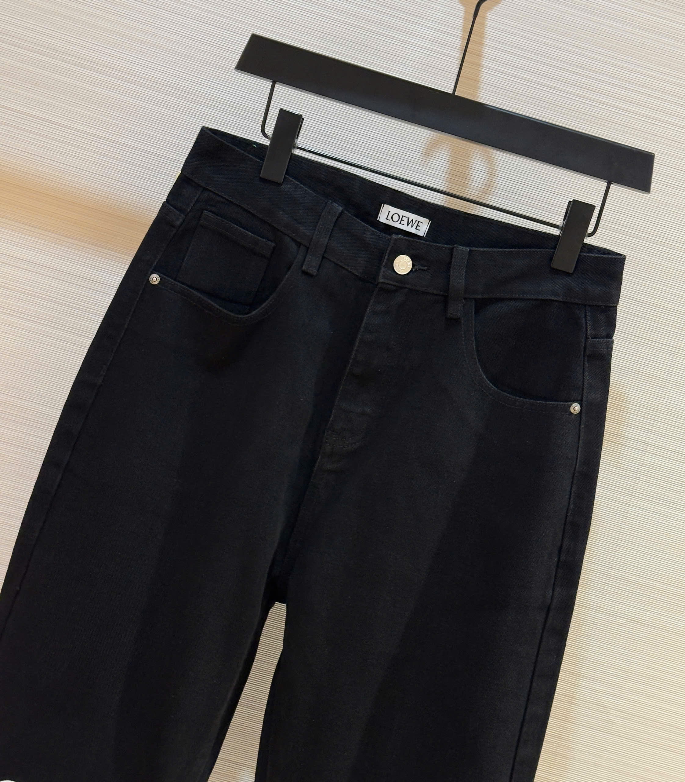 Quần jean suông Loewe Đen logo gối Like Auth DDT