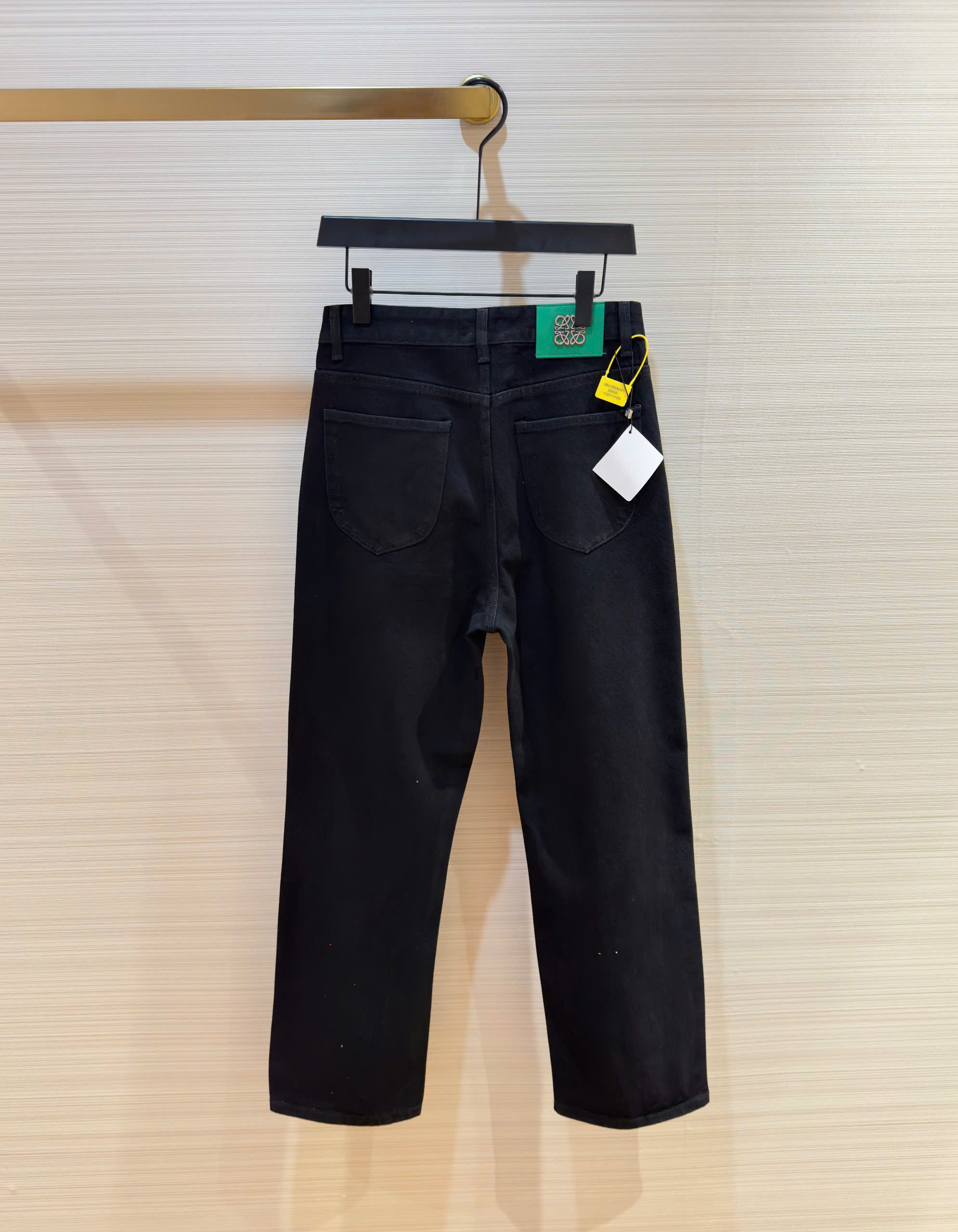 Quần jean suông Loewe Đen logo gối Like Auth DDT