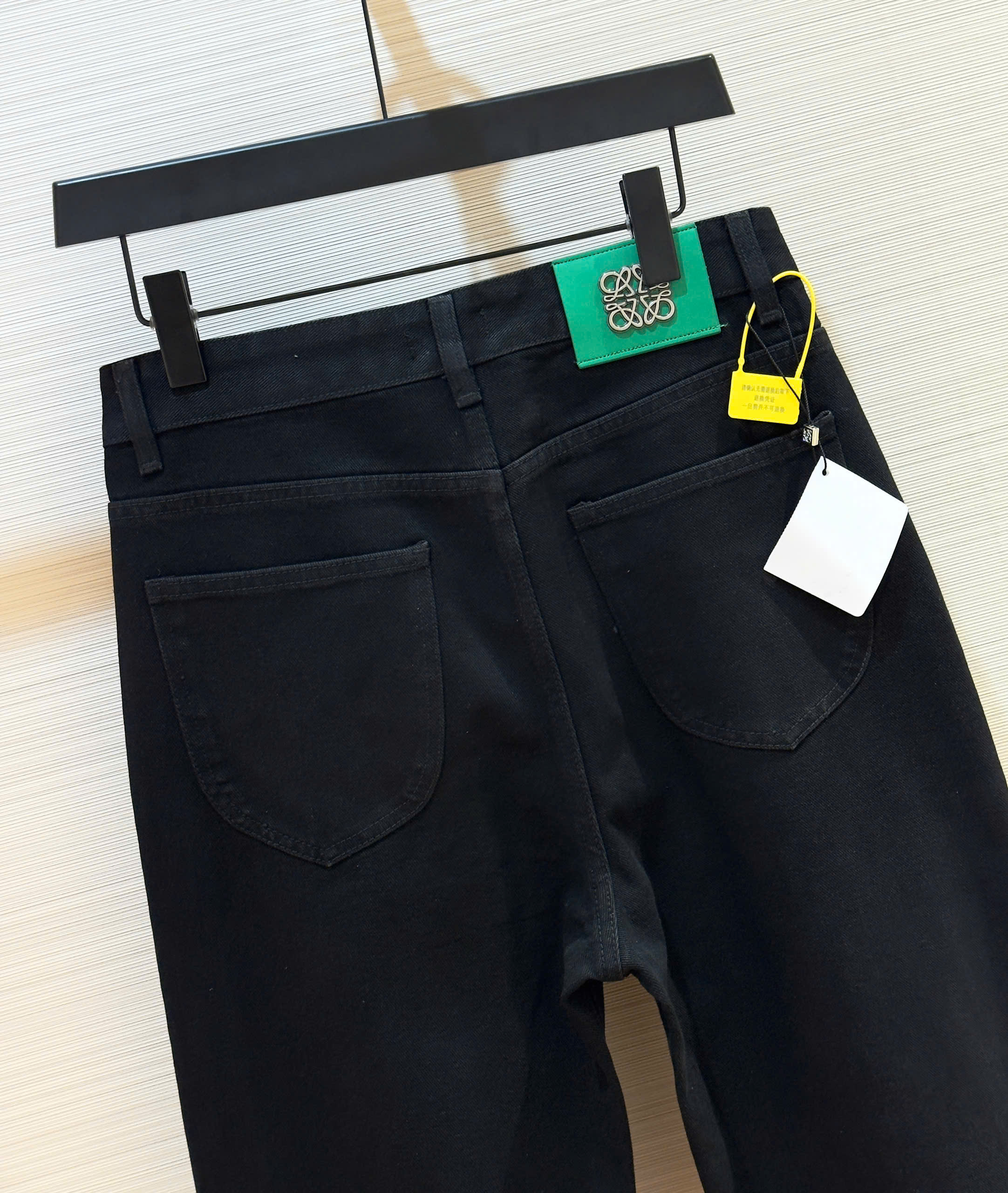 Quần jean suông Loewe Đen logo gối Like Auth DDT