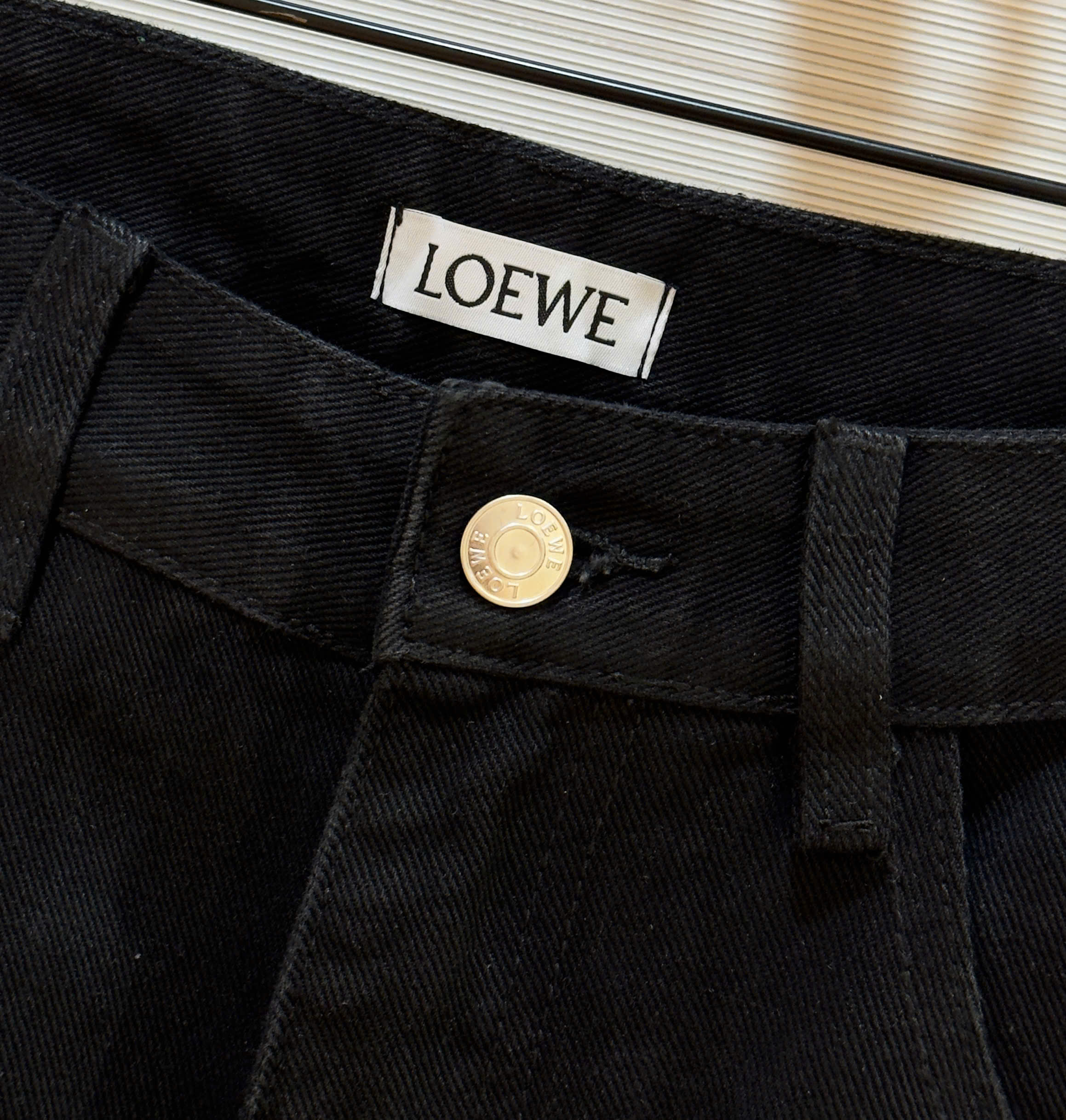 Quần jean suông Loewe Đen logo gối Like Auth DDT