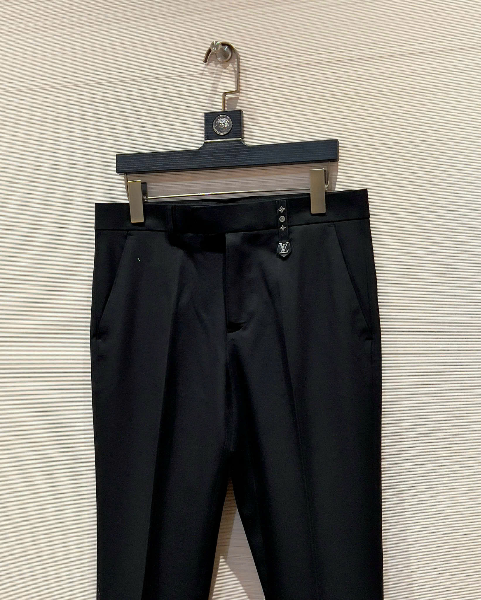 Quần tây, âu Louis Vuitton LV Đen logo tag cạp Like Auth DDT