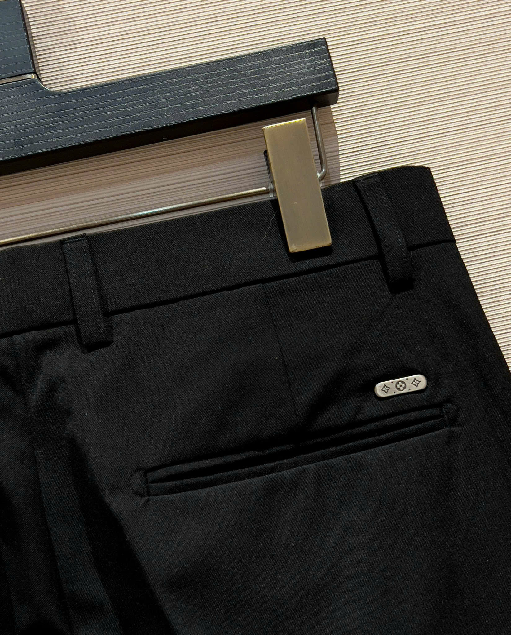 Quần tây, âu Louis Vuitton LV Đen logo tag cạp Like Auth DDT