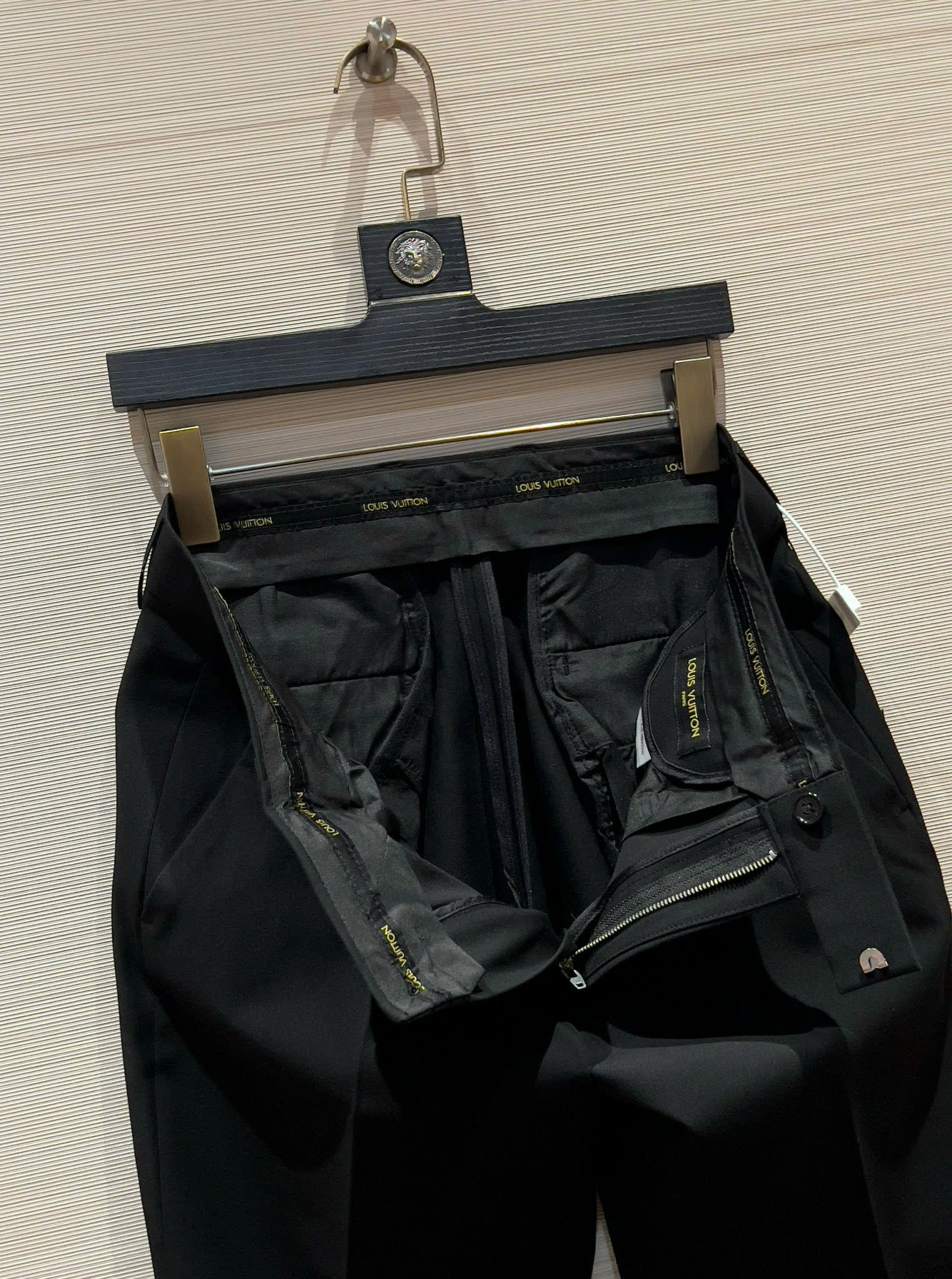 Quần tây, âu Louis Vuitton LV Đen logo tag cạp Like Auth DDT