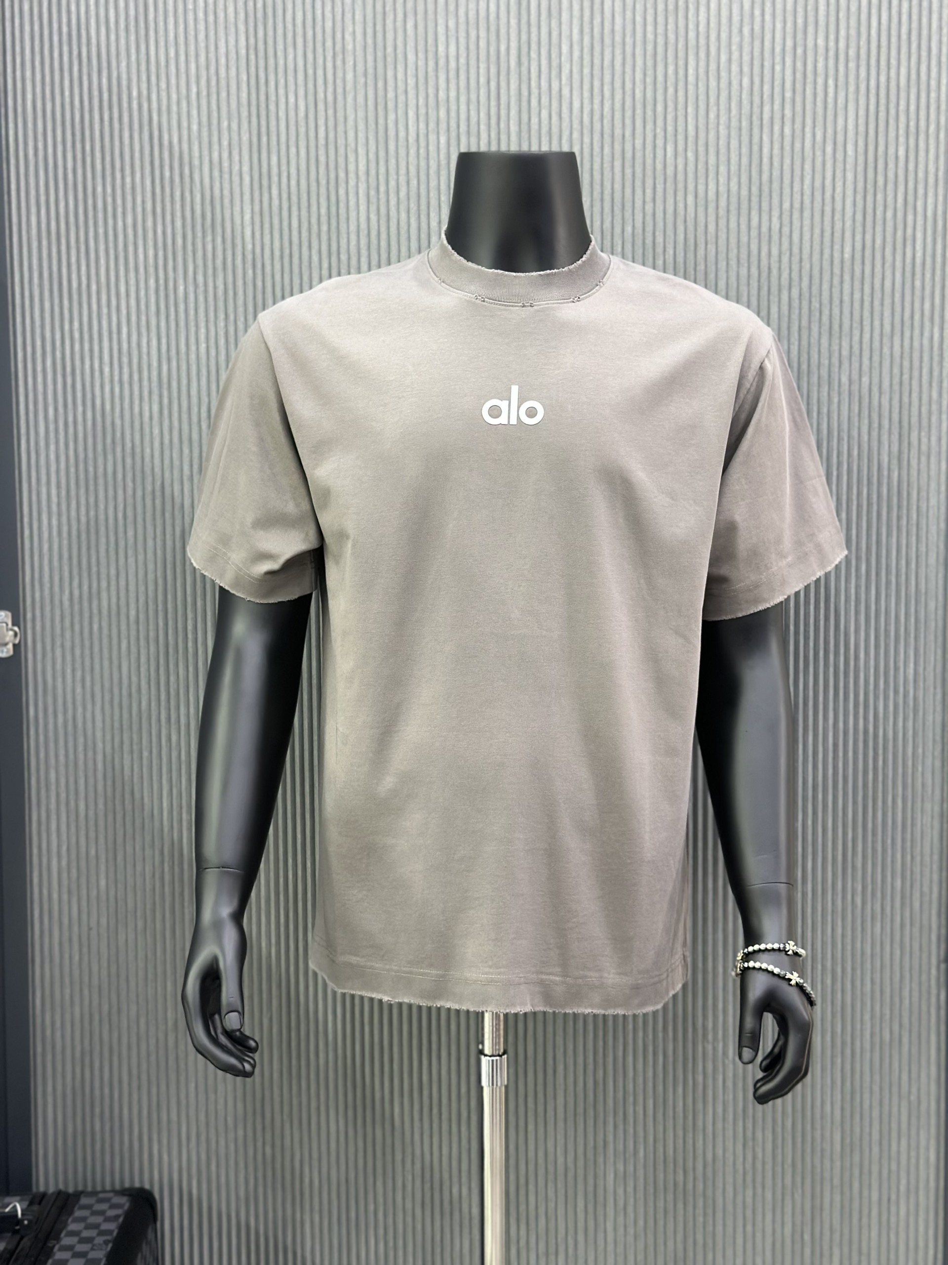 Áo phông T-shirt Alo Xám logo ngực lưng rách lỗ Like Auth VTN