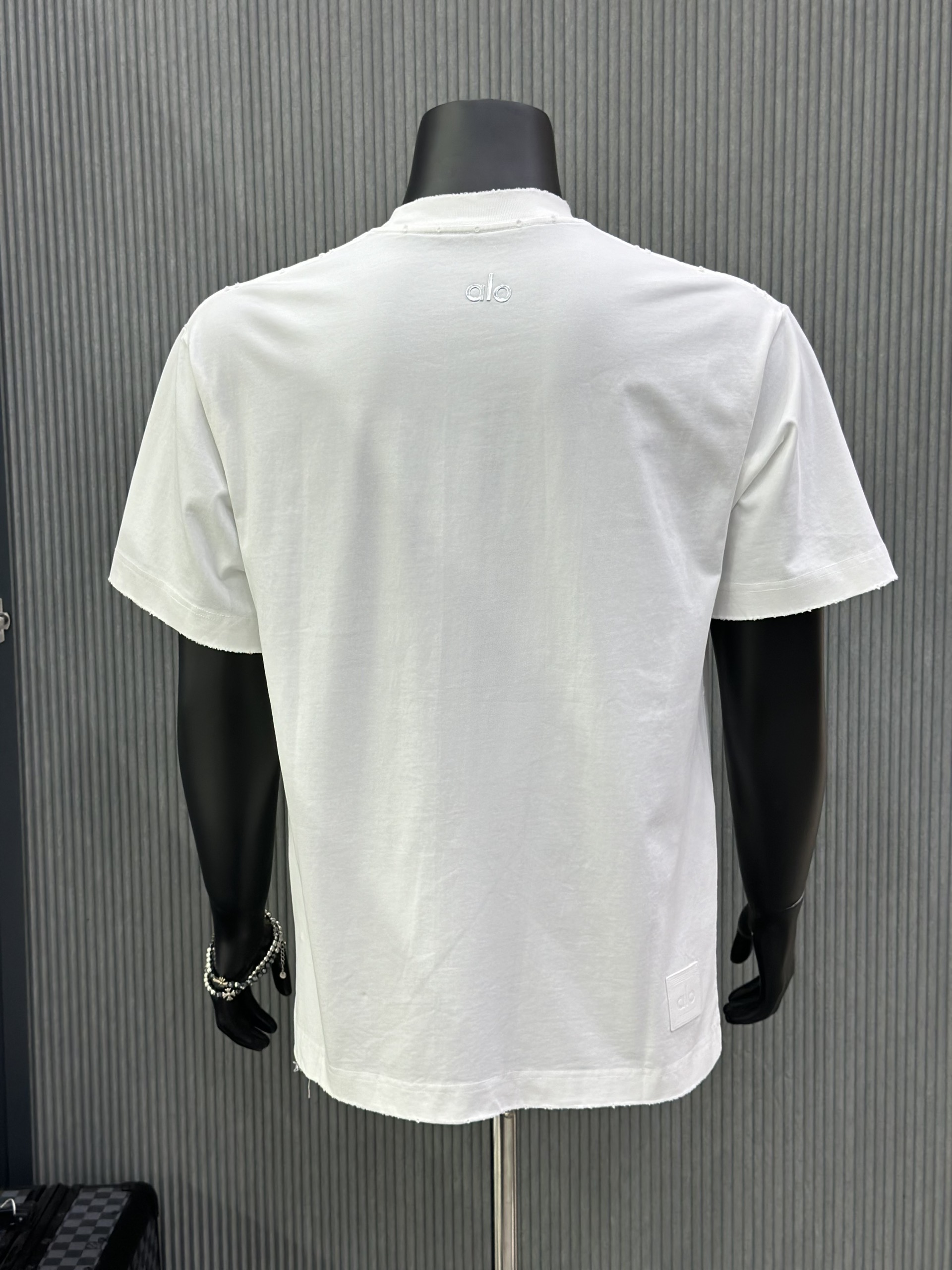 Áo phông T-shirt Alo Trắng rách lỗ Like Auth VTN