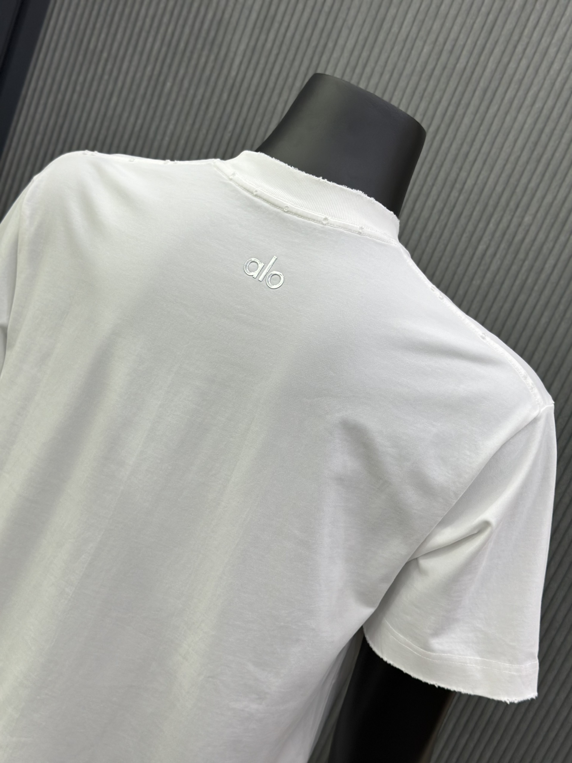 Áo phông T-shirt Alo Trắng rách lỗ Like Auth VTN