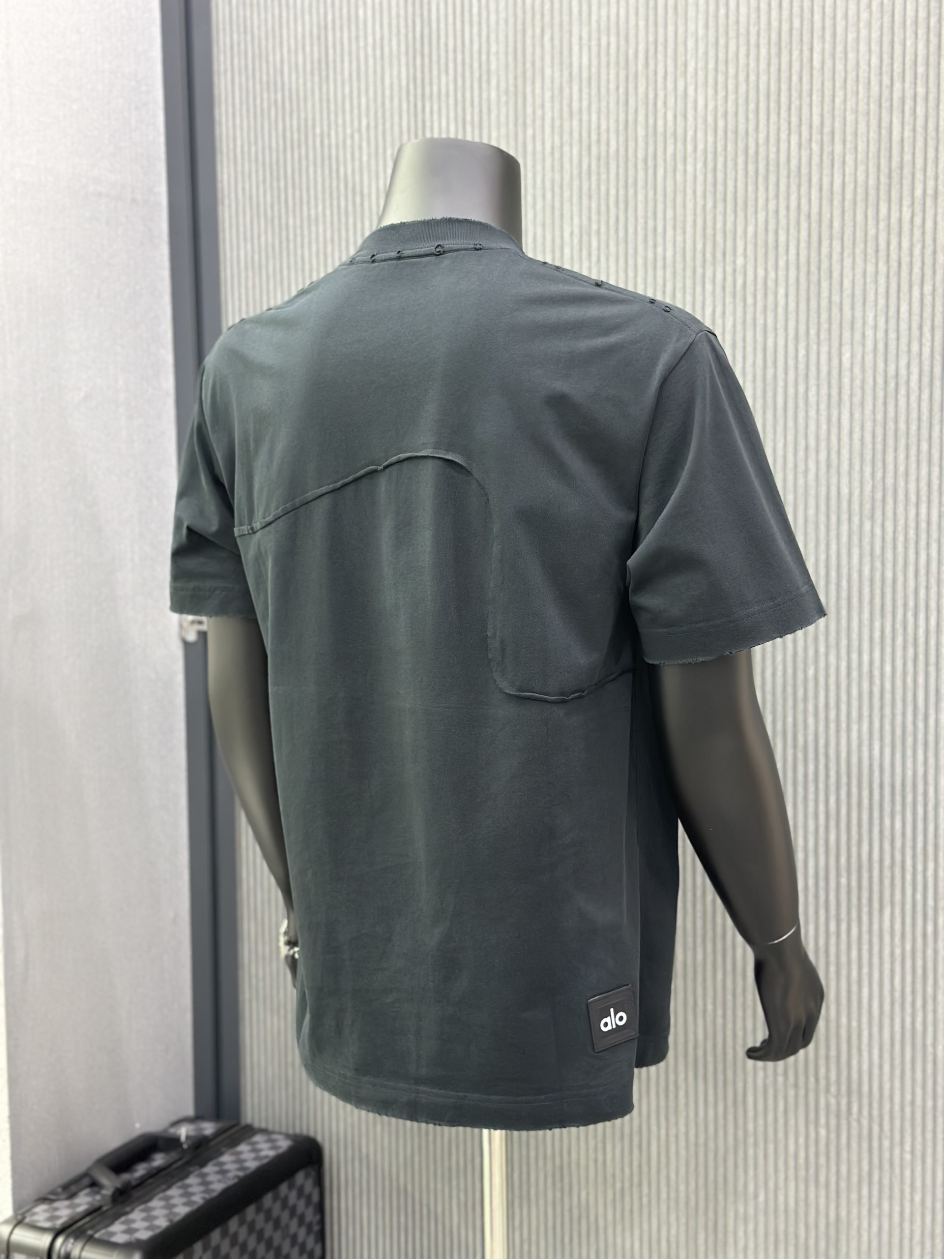 Áo phông T-shirt Alo Đen vá rách lỗ viền Like Auth VTN