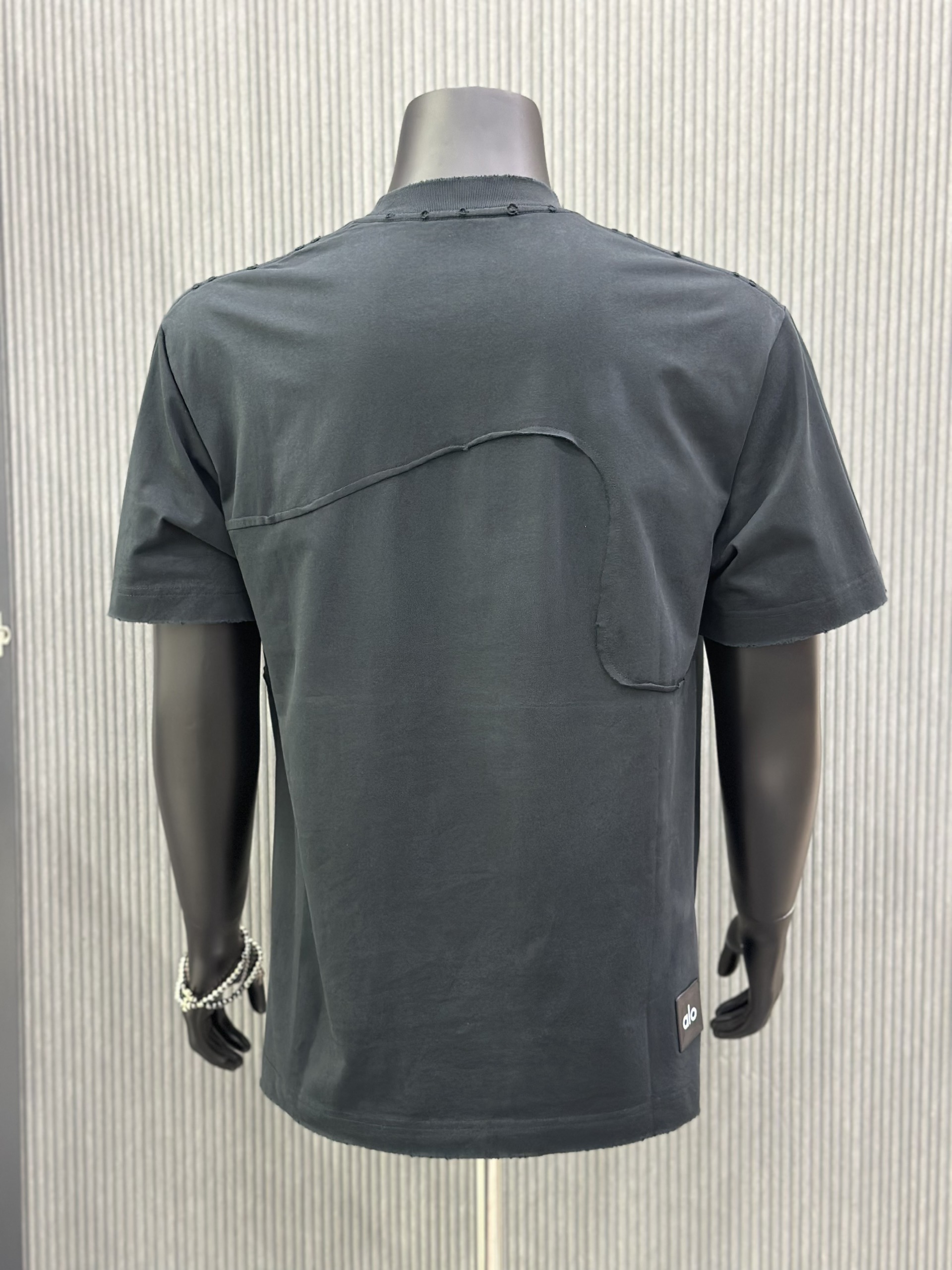 Áo phông T-shirt Alo Đen vá rách lỗ viền Like Auth VTN