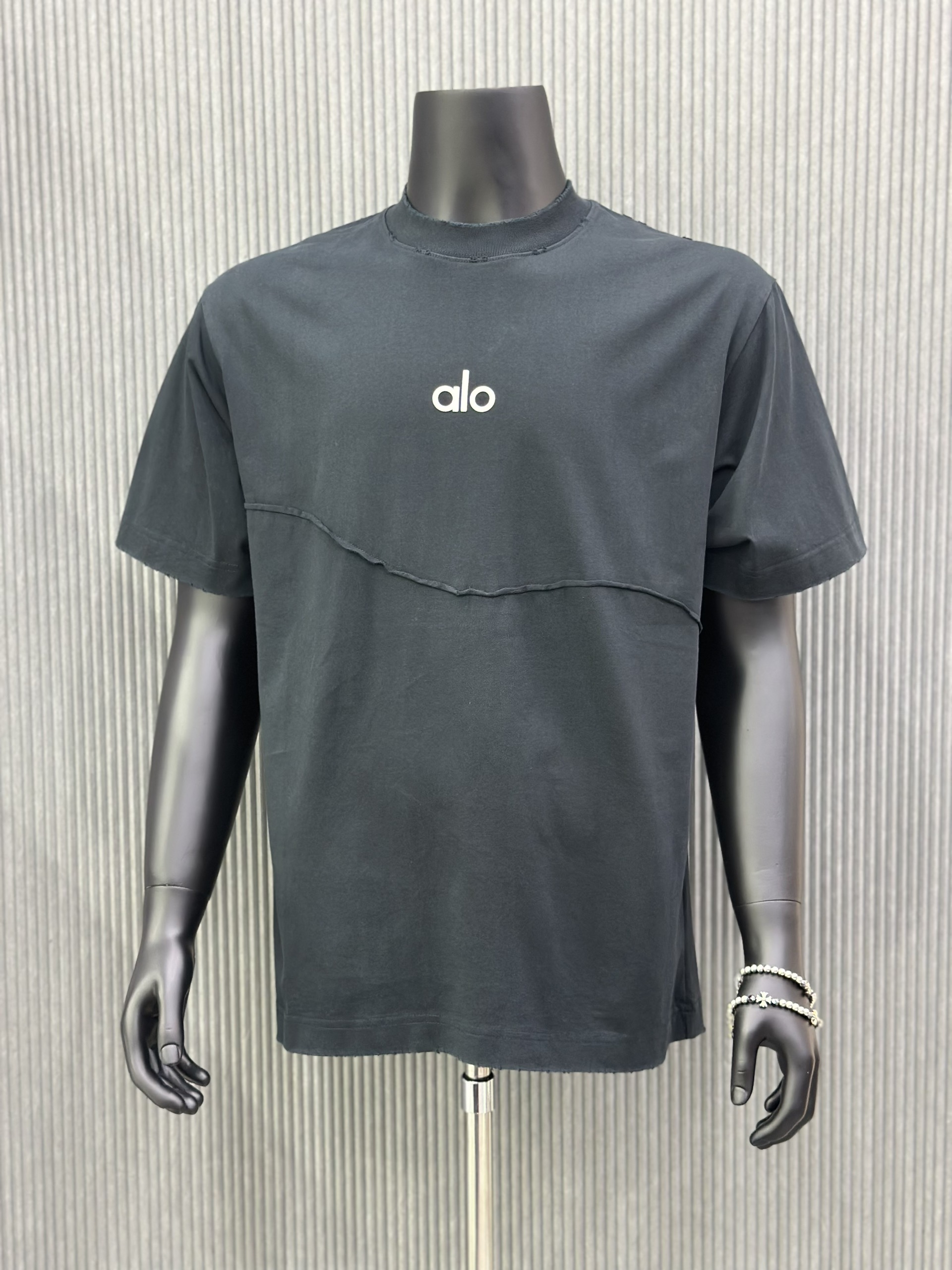 Áo phông T-shirt Alo Đen vá rách lỗ viền Like Auth VTN
