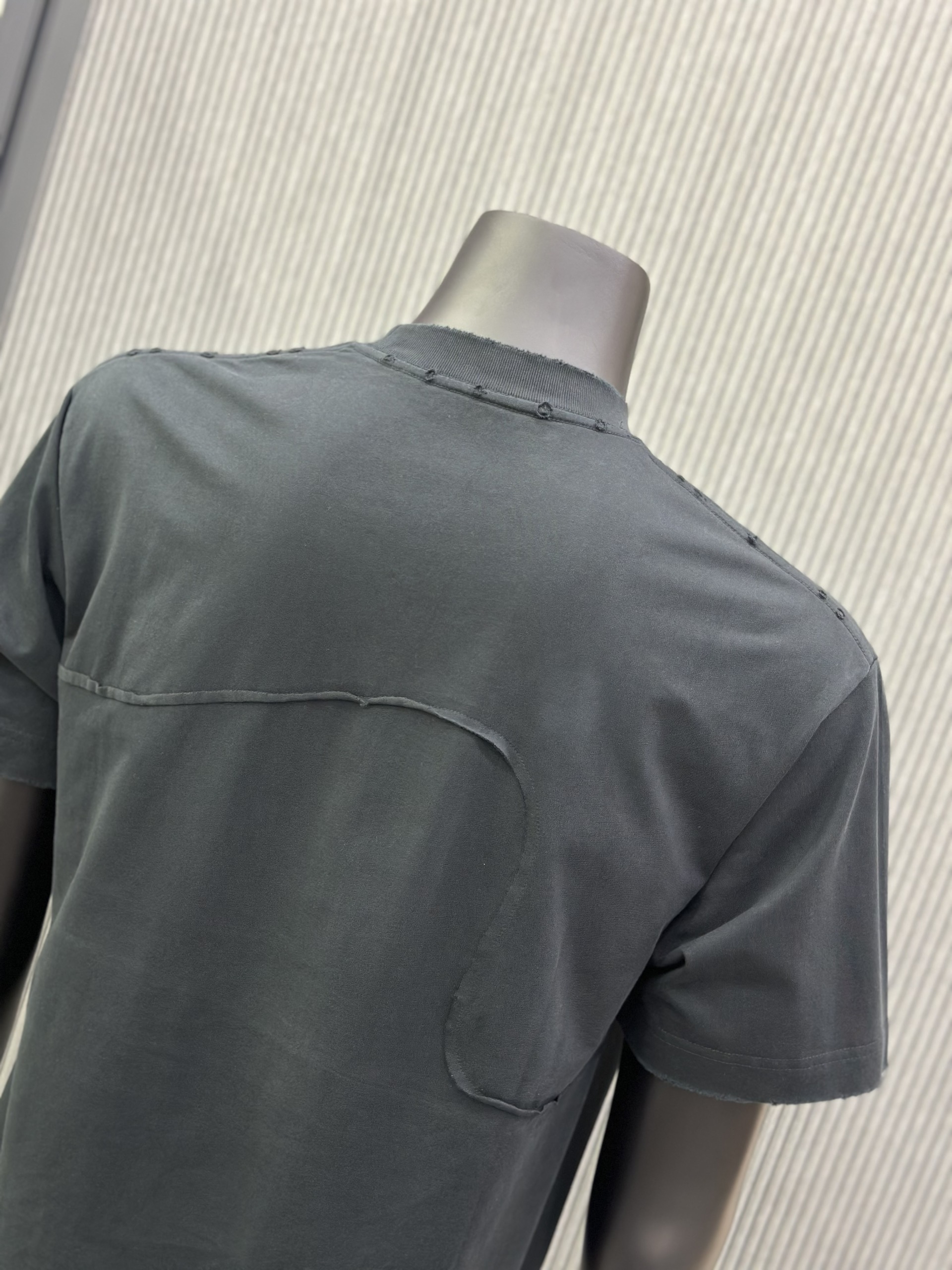 Áo phông T-shirt Alo Đen vá rách lỗ viền Like Auth VTN