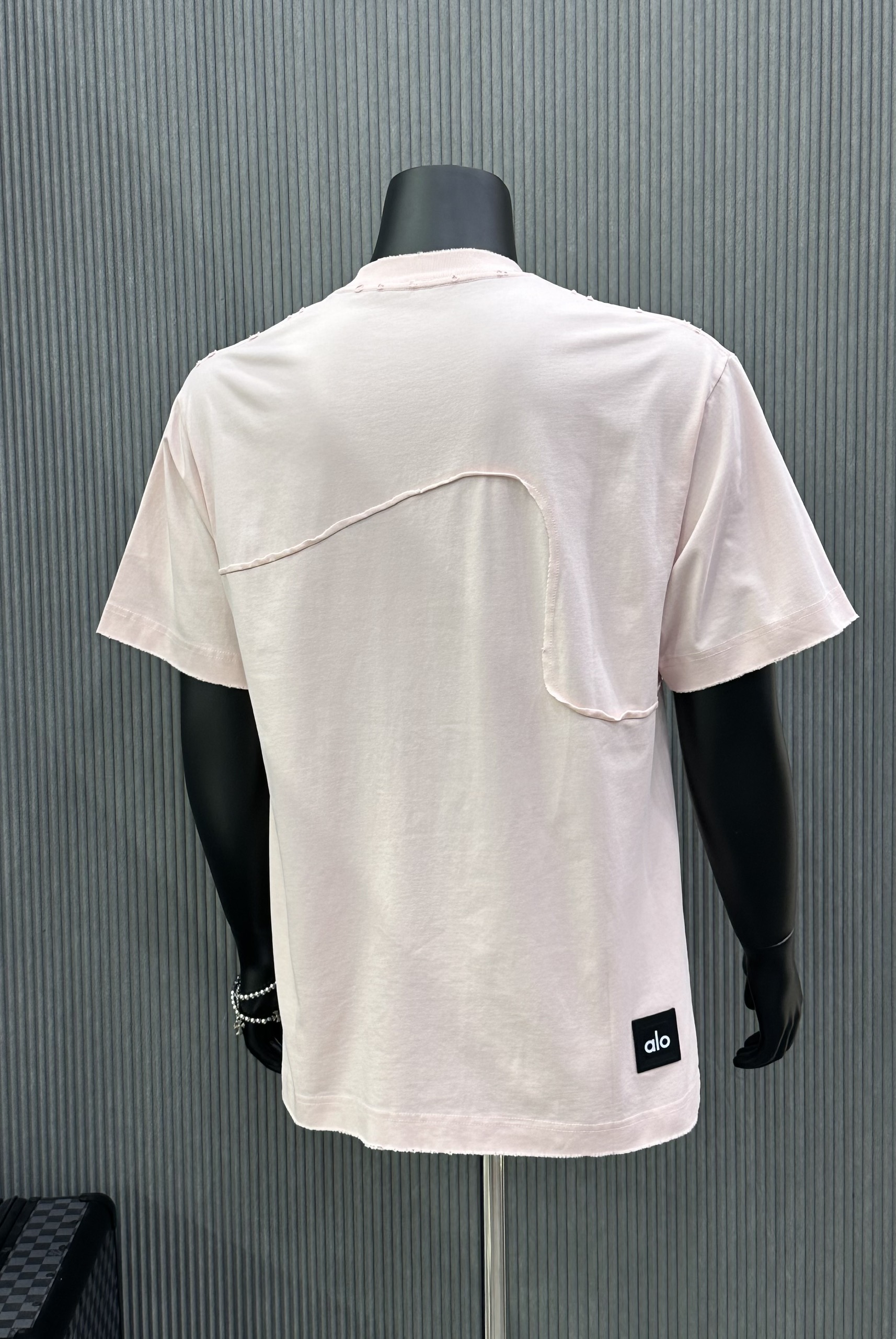 Áo phông T-shirt Alo Hồng nhạt vá rách lỗ viền Like Auth VTN