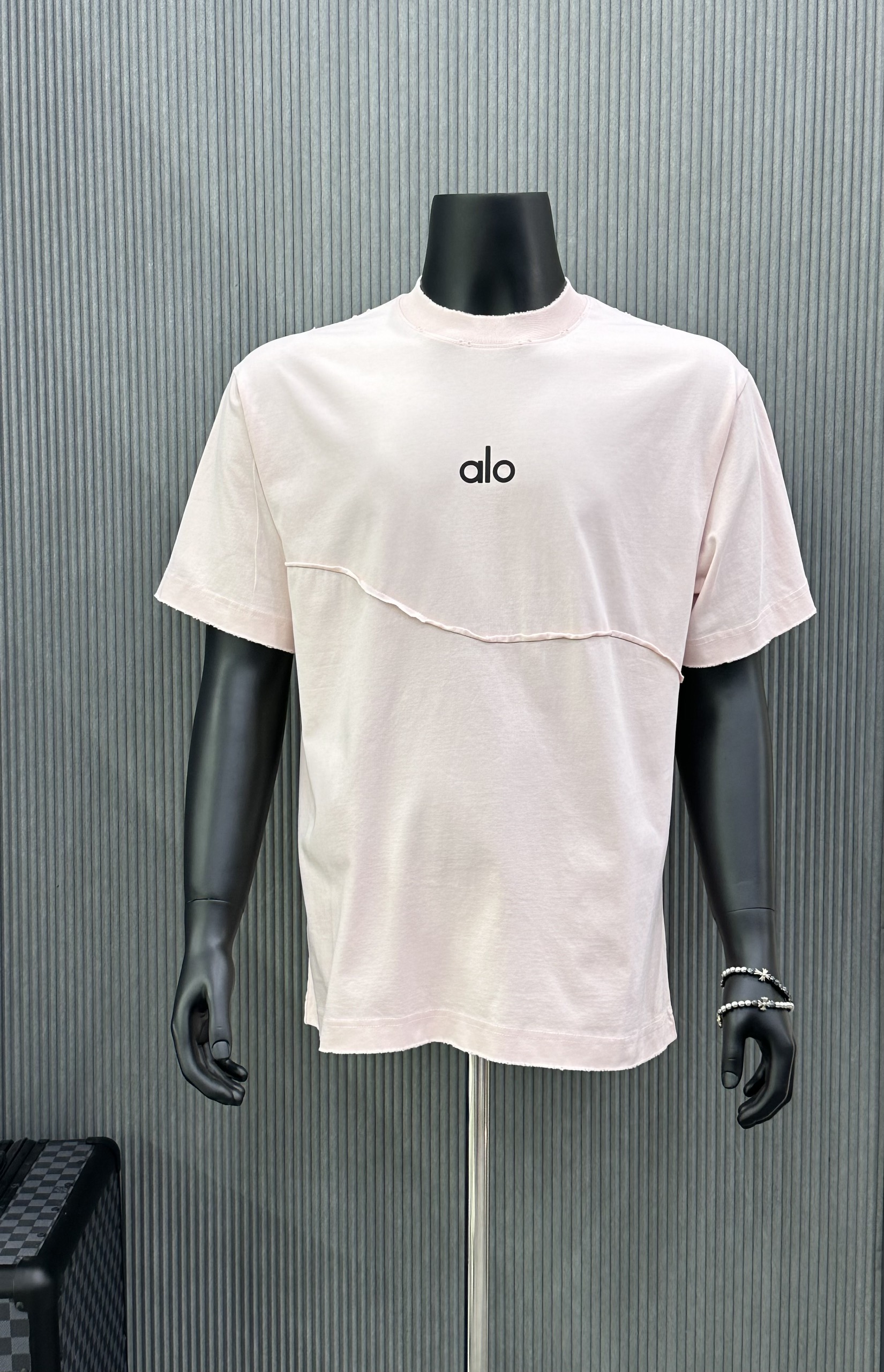 Áo phông T-shirt Alo Hồng nhạt vá rách lỗ viền Like Auth VTN