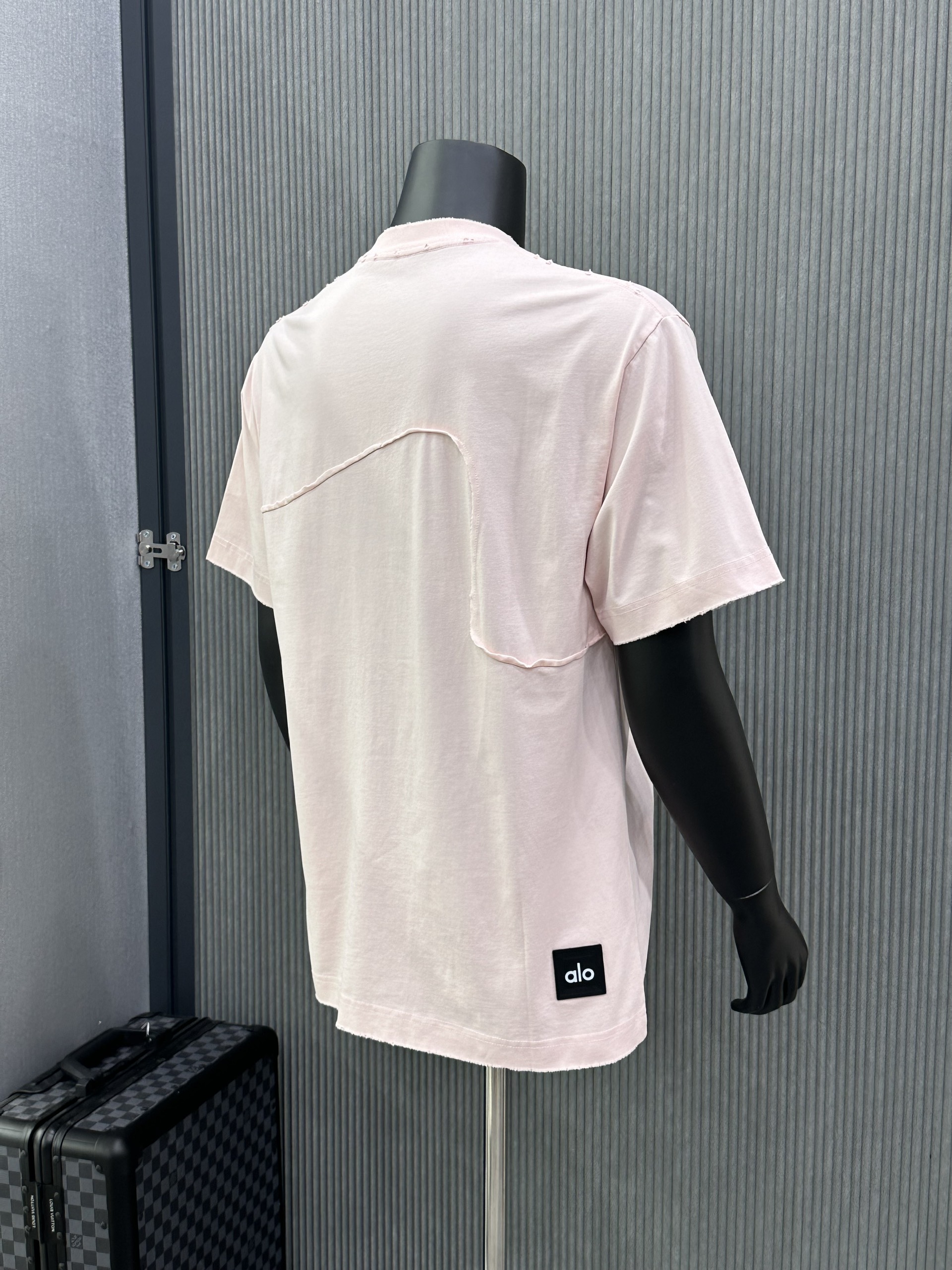 Áo phông T-shirt Alo Hồng nhạt vá rách lỗ viền Like Auth VTN