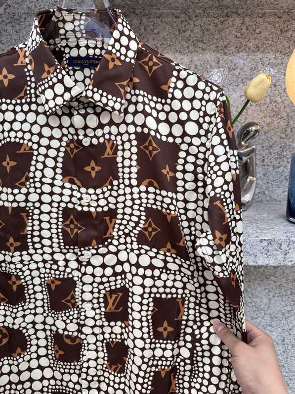 Áo sơ mi dài tay Louis Vuitton LV Nâu họa tiết hoa vân phối chấm bi Trắng Like Auth VTN