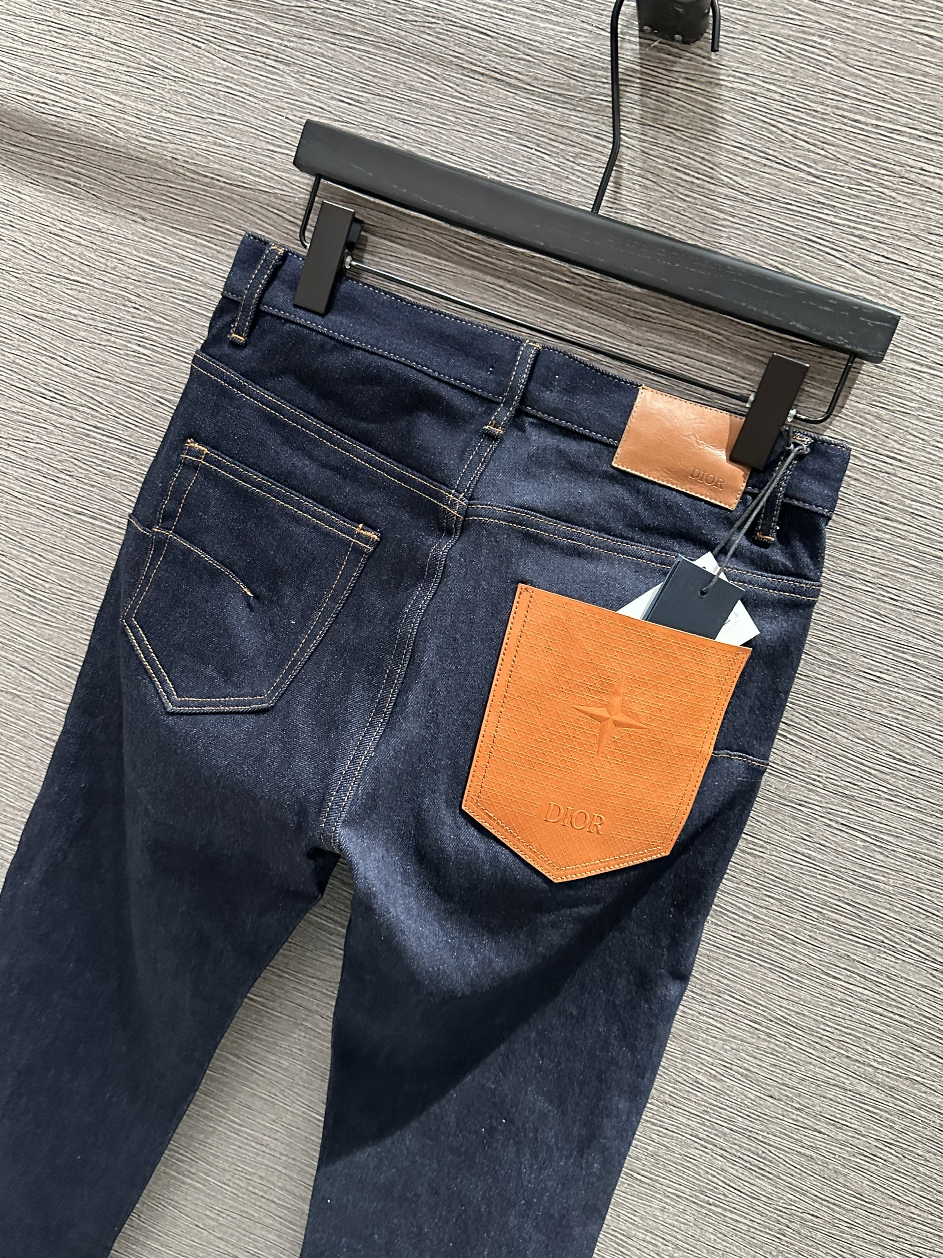 Quần Jean Dior CD Xanh than túi da Nâu họa tiết gấu Like Auth VTN