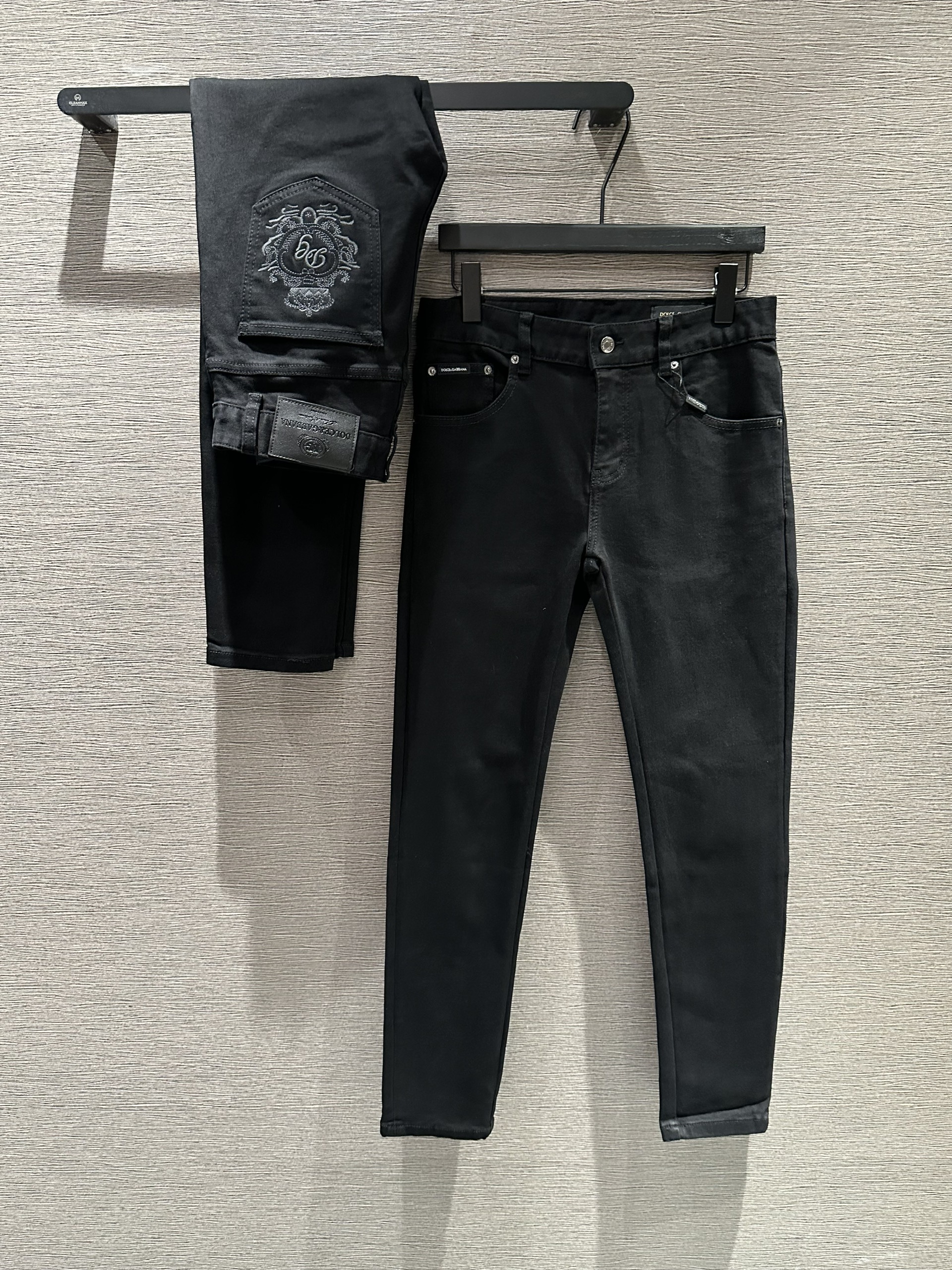 Quần jean Dolce Gabbana DG Đen logo thêu túi sau Like Auth VTN