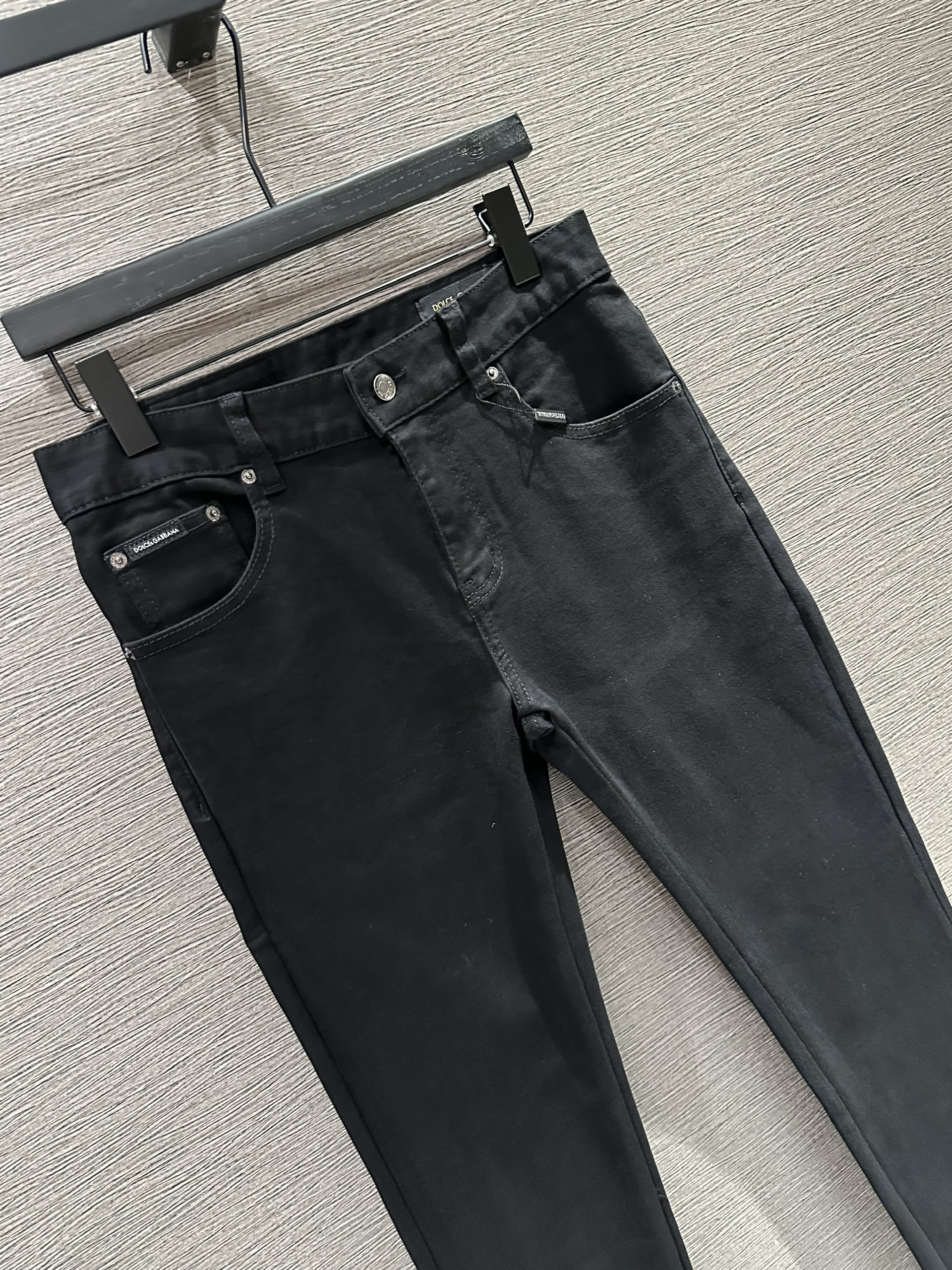 Quần jean Dolce Gabbana DG Đen logo thêu túi sau Like Auth VTN