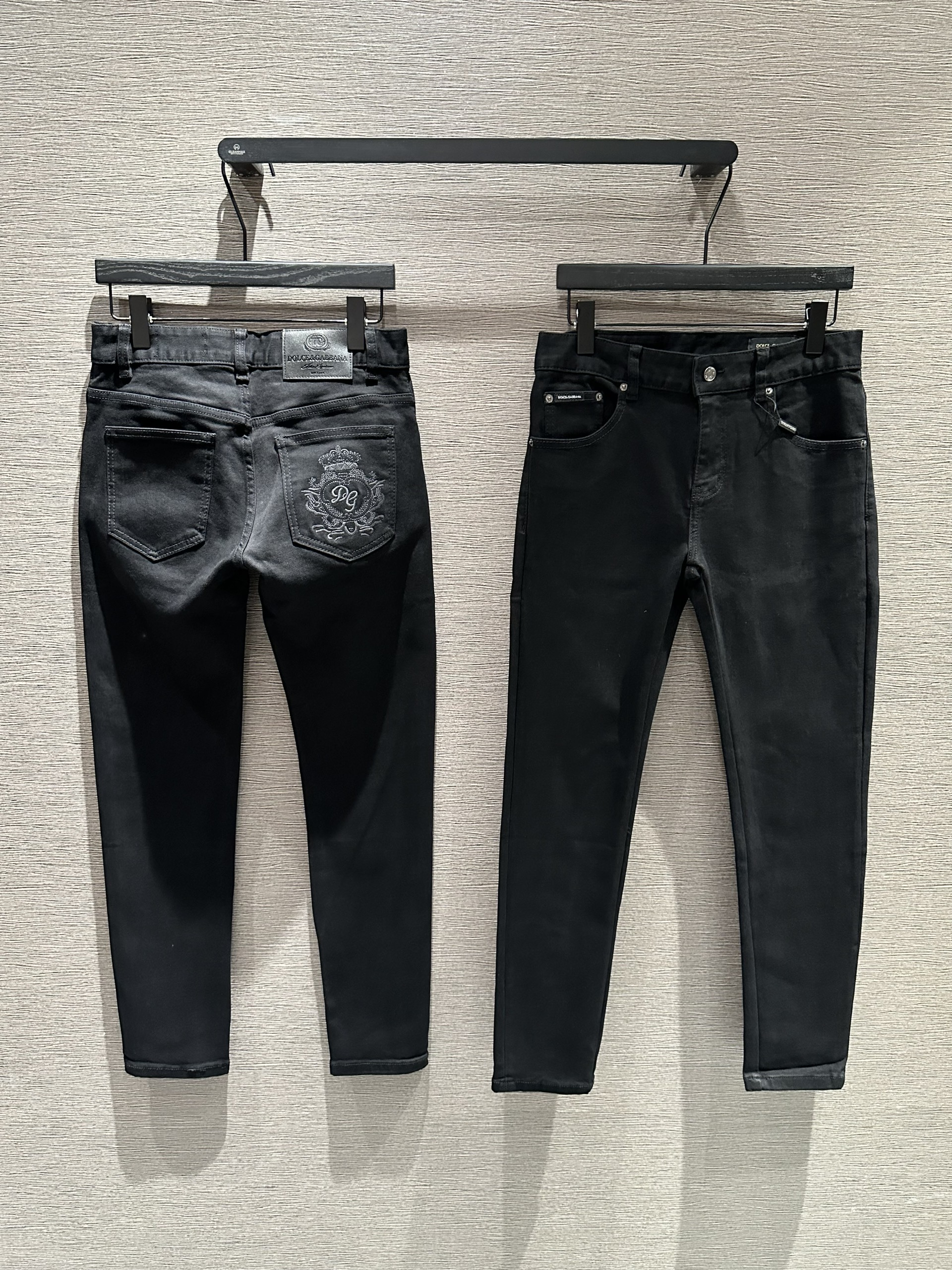 Quần jean Dolce Gabbana DG Đen logo thêu túi sau Like Auth VTN