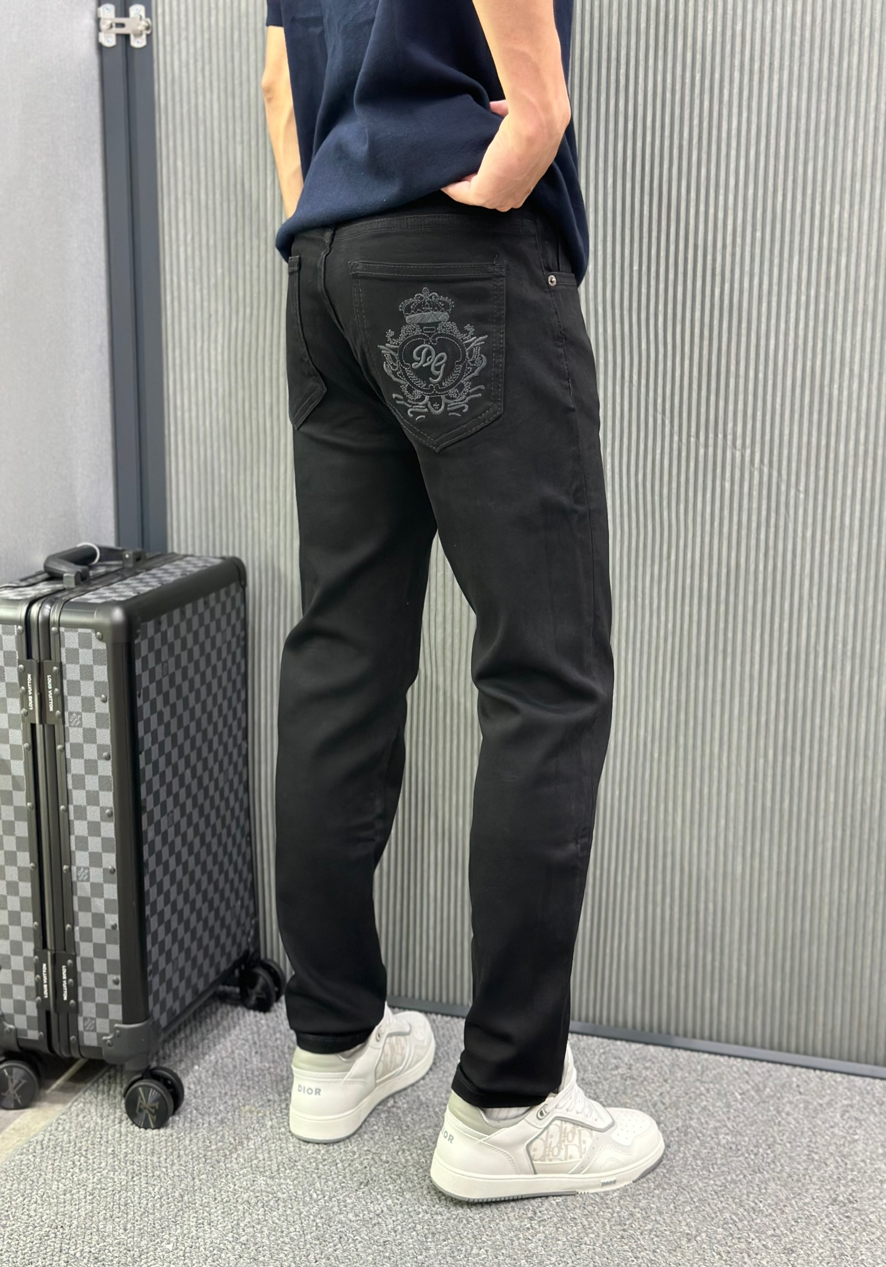 Quần jean Dolce Gabbana DG Đen logo thêu túi sau Like Auth VTN