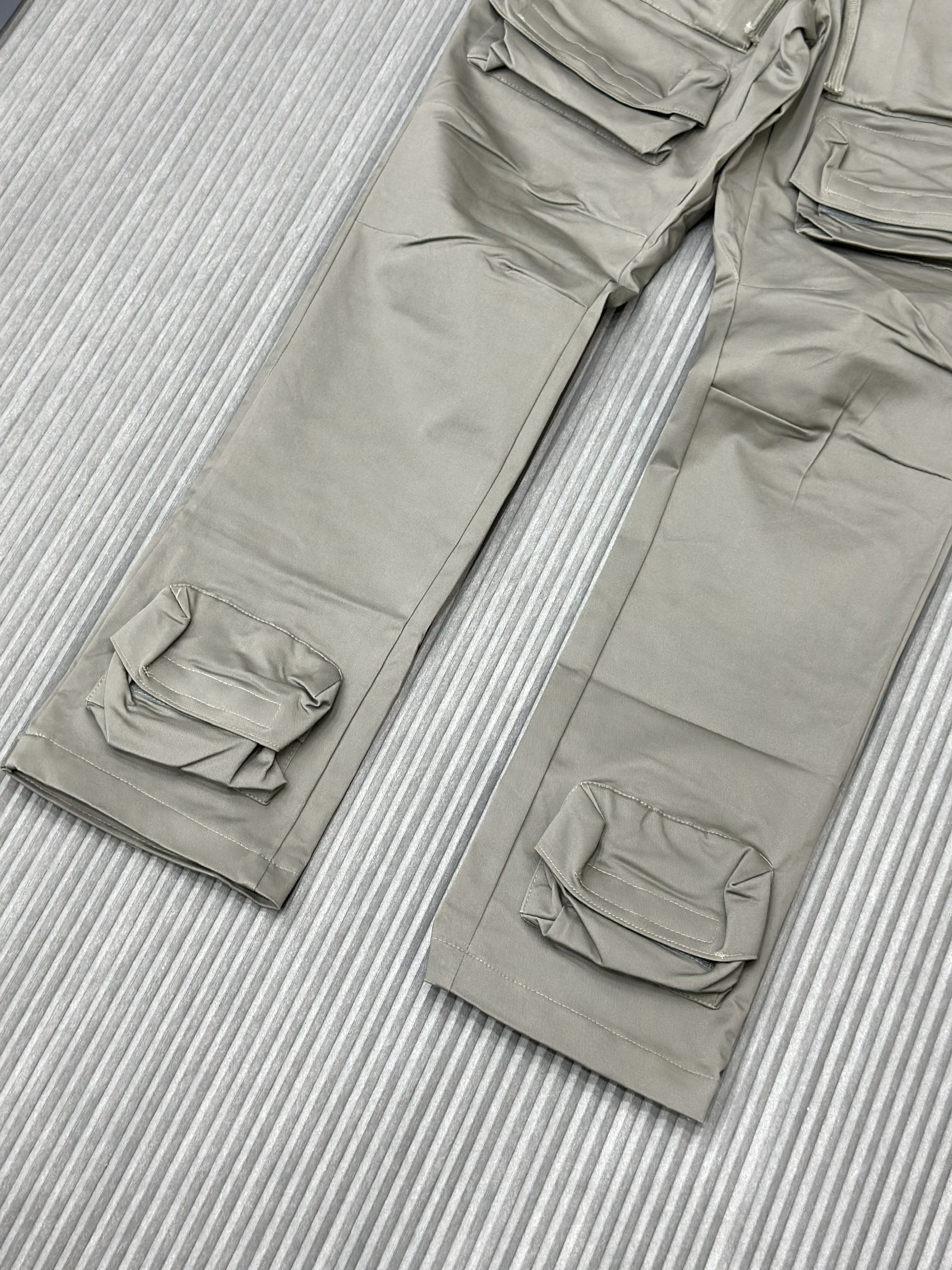 Quần dài Jogger Xám túi hộp Like Auth VTN