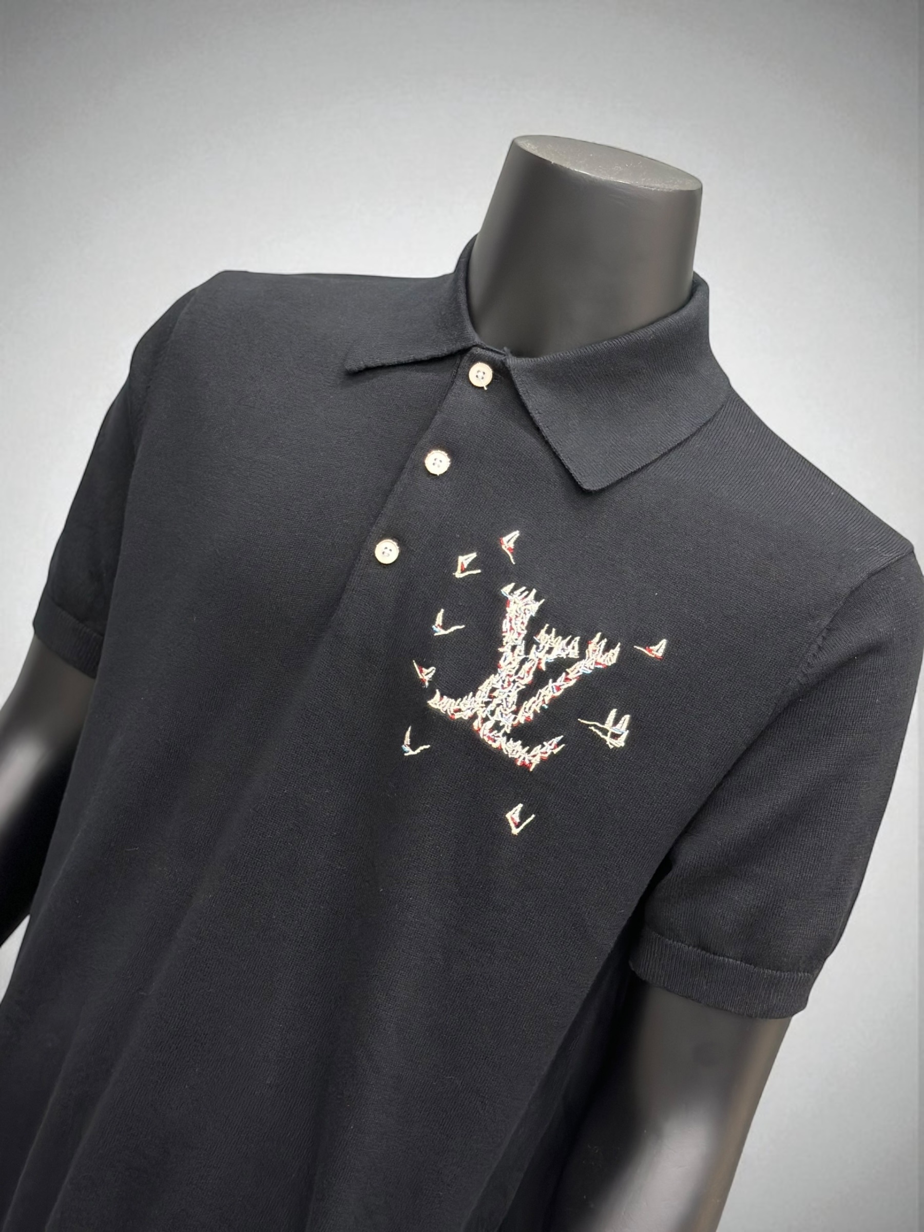 Áo polo len Louis Vuitton LV Đen logo du thuyền thêu ngực Like Auth VTN