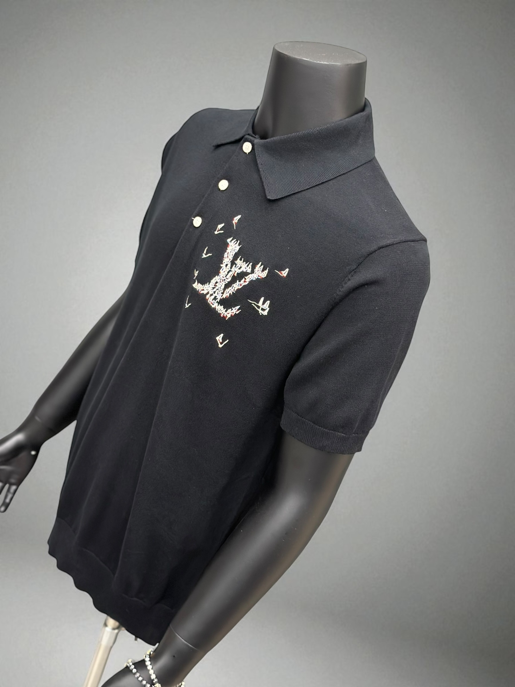 Áo polo len Louis Vuitton LV Đen logo du thuyền thêu ngực Like Auth VTN