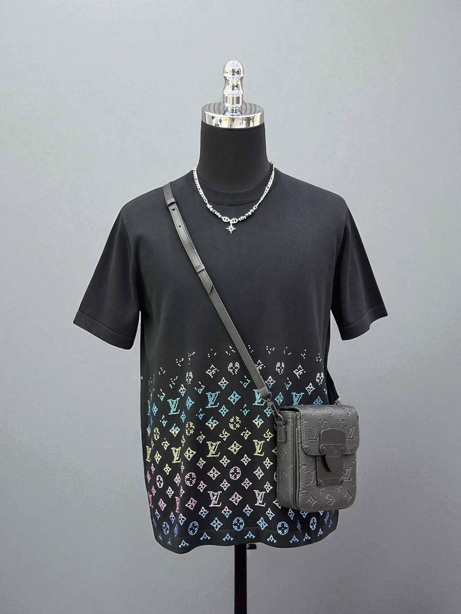 Áo phông T-shirt len Louis Vuitton LV Đen họa tiết đính đá màu sắc Like Auth VTN