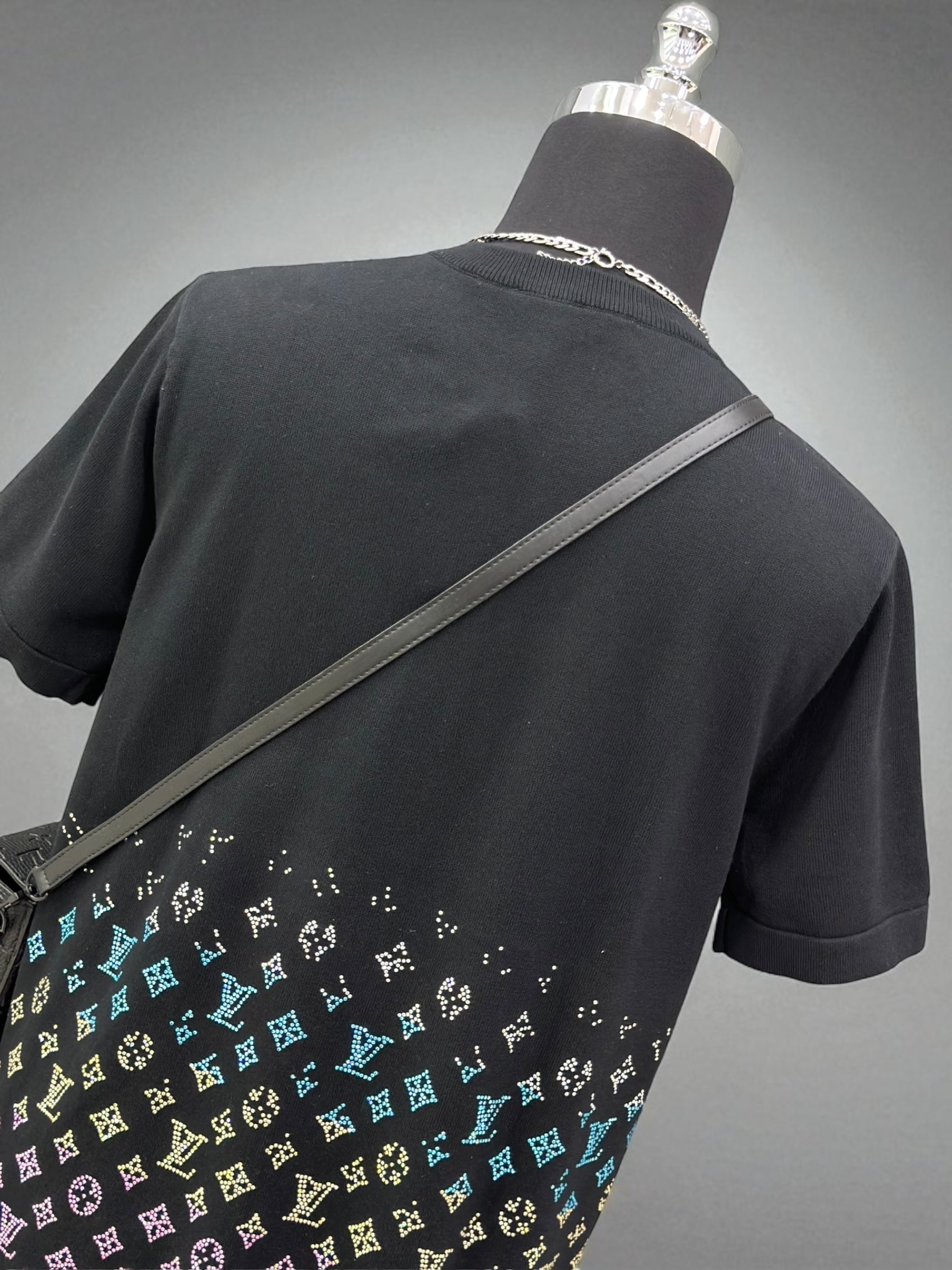 Áo phông T-shirt len Louis Vuitton LV Đen họa tiết đính đá màu sắc Like Auth VTN