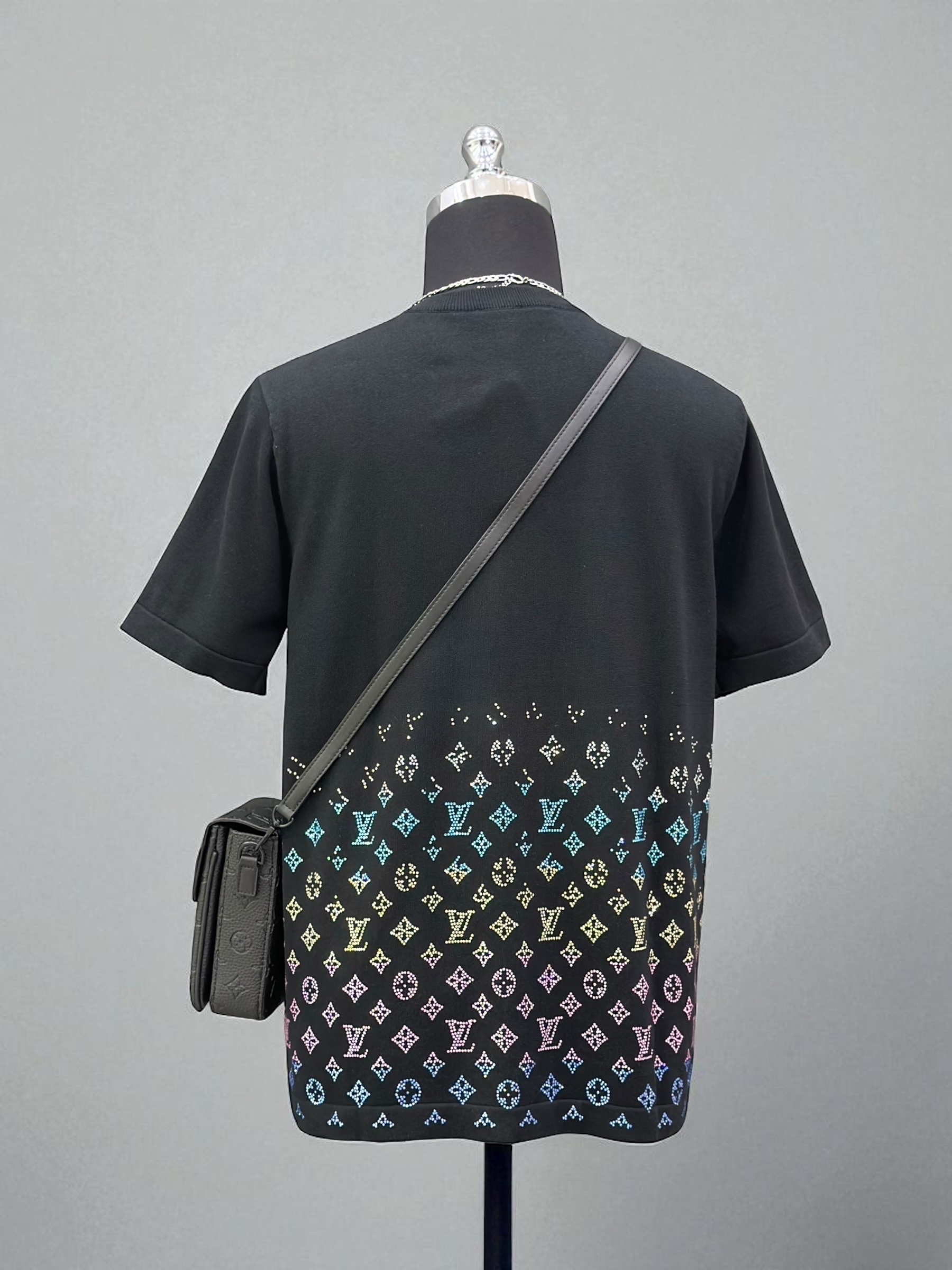 Áo phông T-shirt len Louis Vuitton LV Đen họa tiết đính đá màu sắc Like Auth VTN