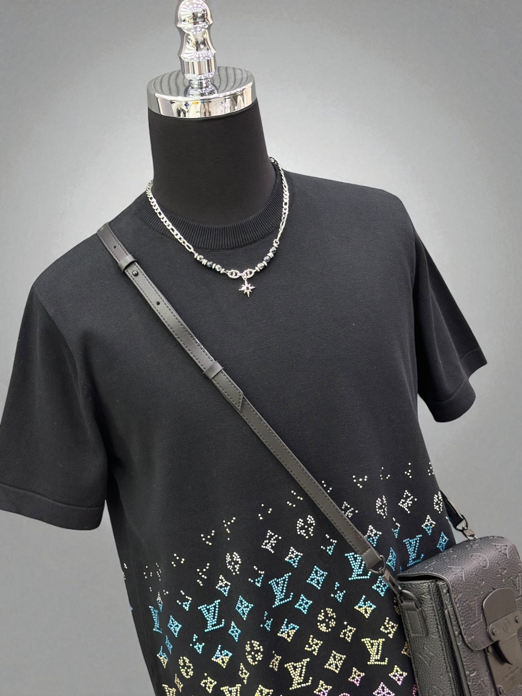 Áo phông T-shirt len Louis Vuitton LV Đen họa tiết đính đá màu sắc Like Auth VTN