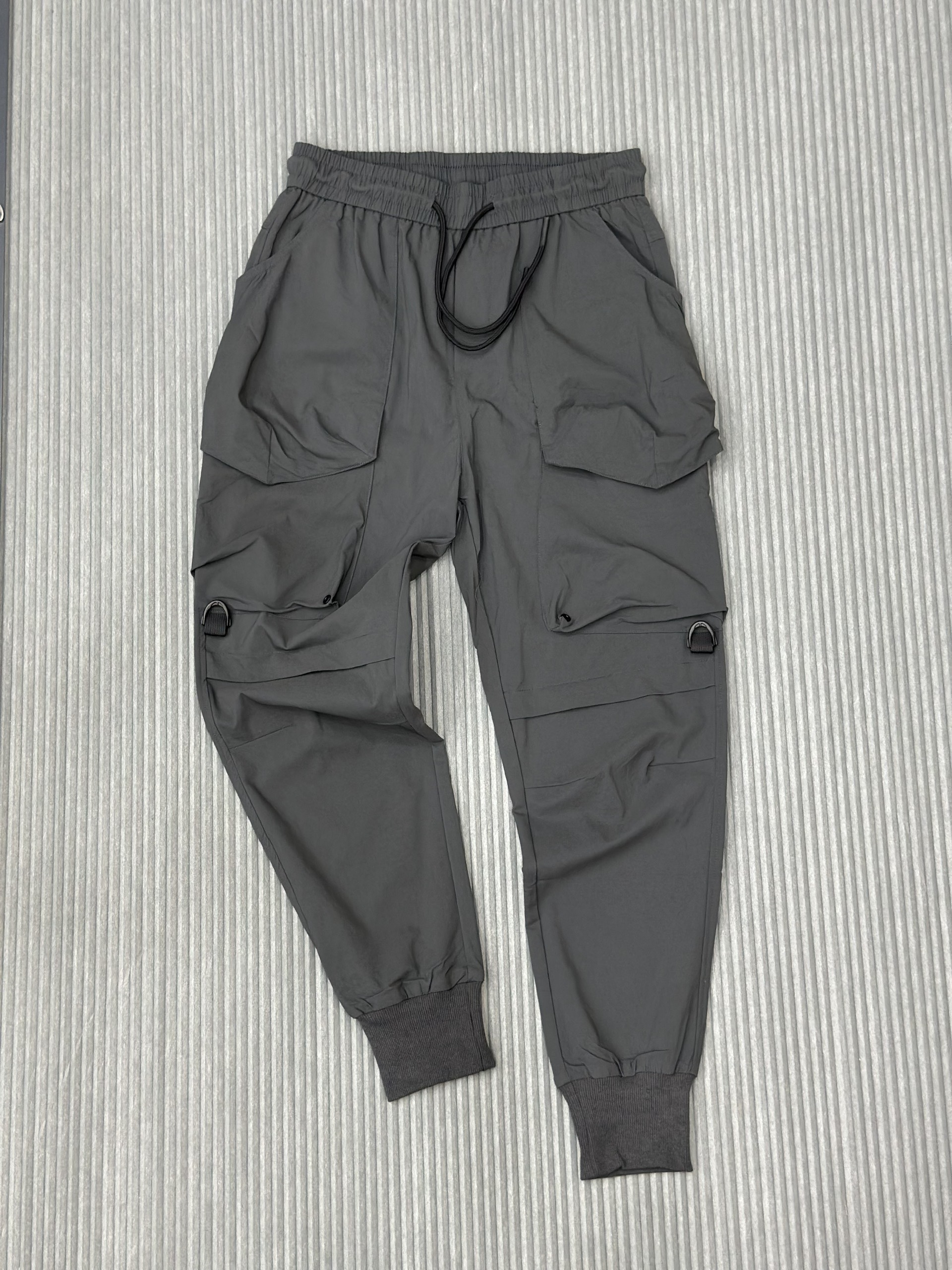 Quần dài nỉ Xám túi hộp đùi bo chun gấu Like Auth VTN