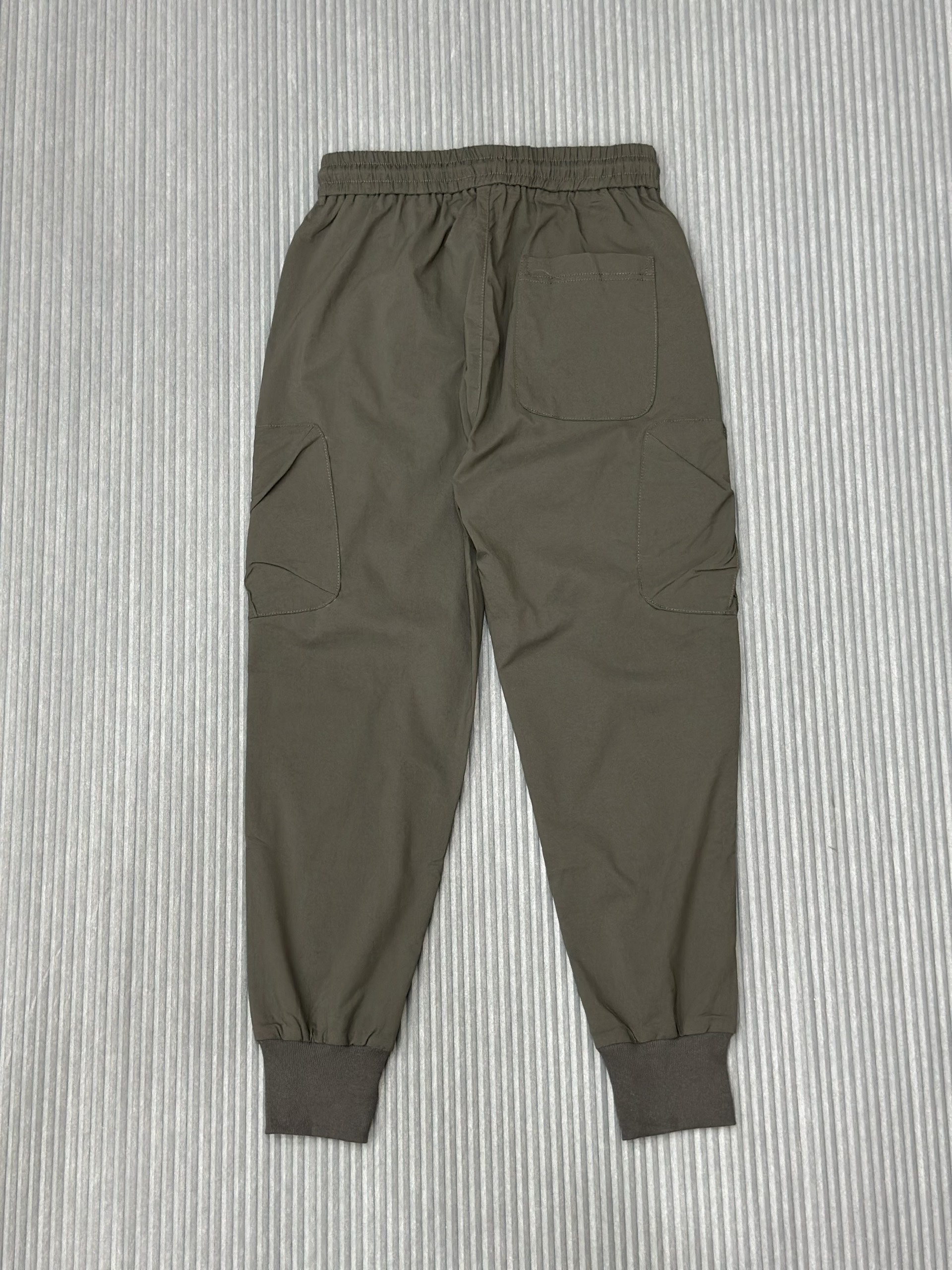 Quần dài nỉ Nâu rêu túi hộp đùi bo chun gấu Like Auth VTN