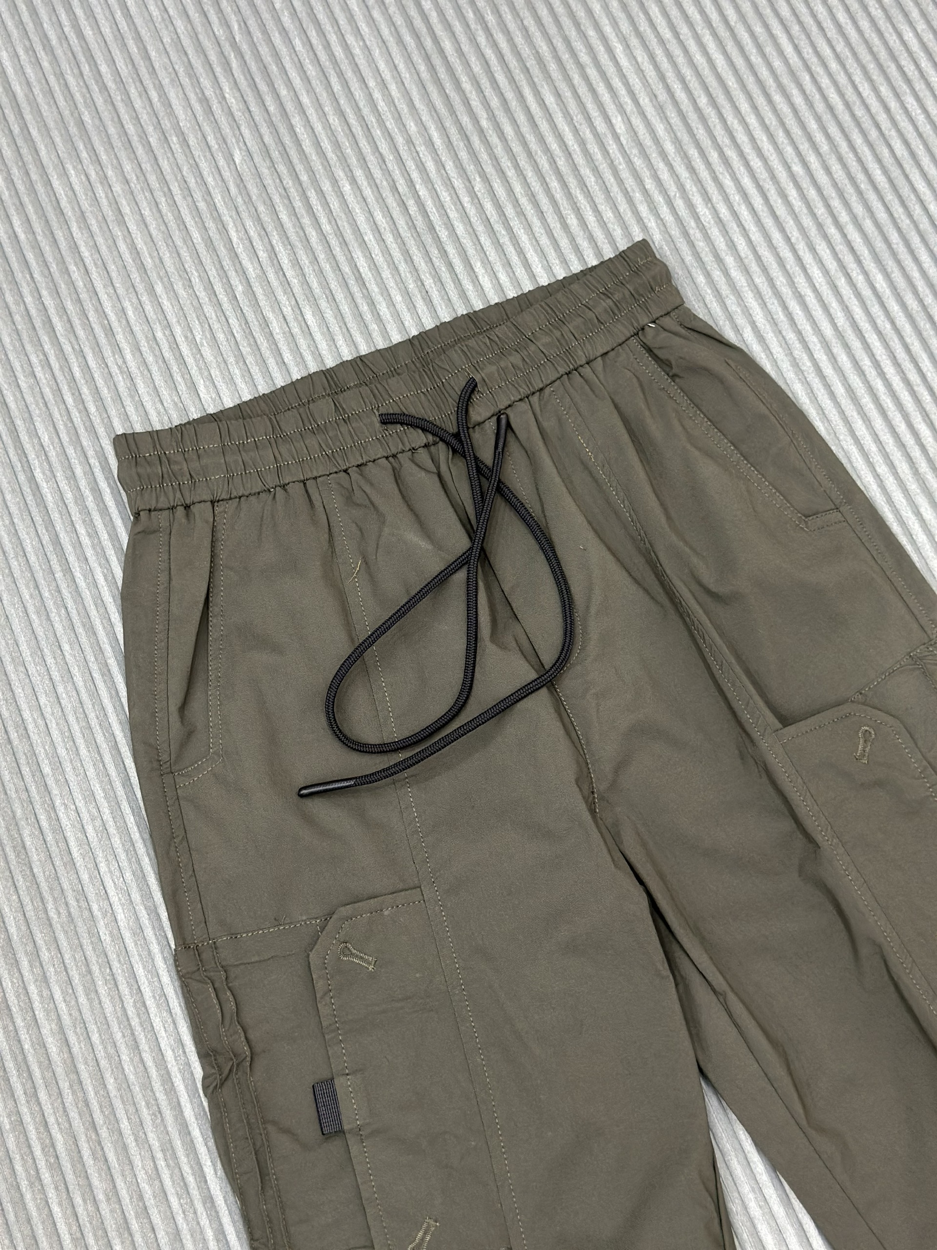 Quần dài nỉ Nâu rêu túi hộp đùi bo chun gấu Like Auth VTN