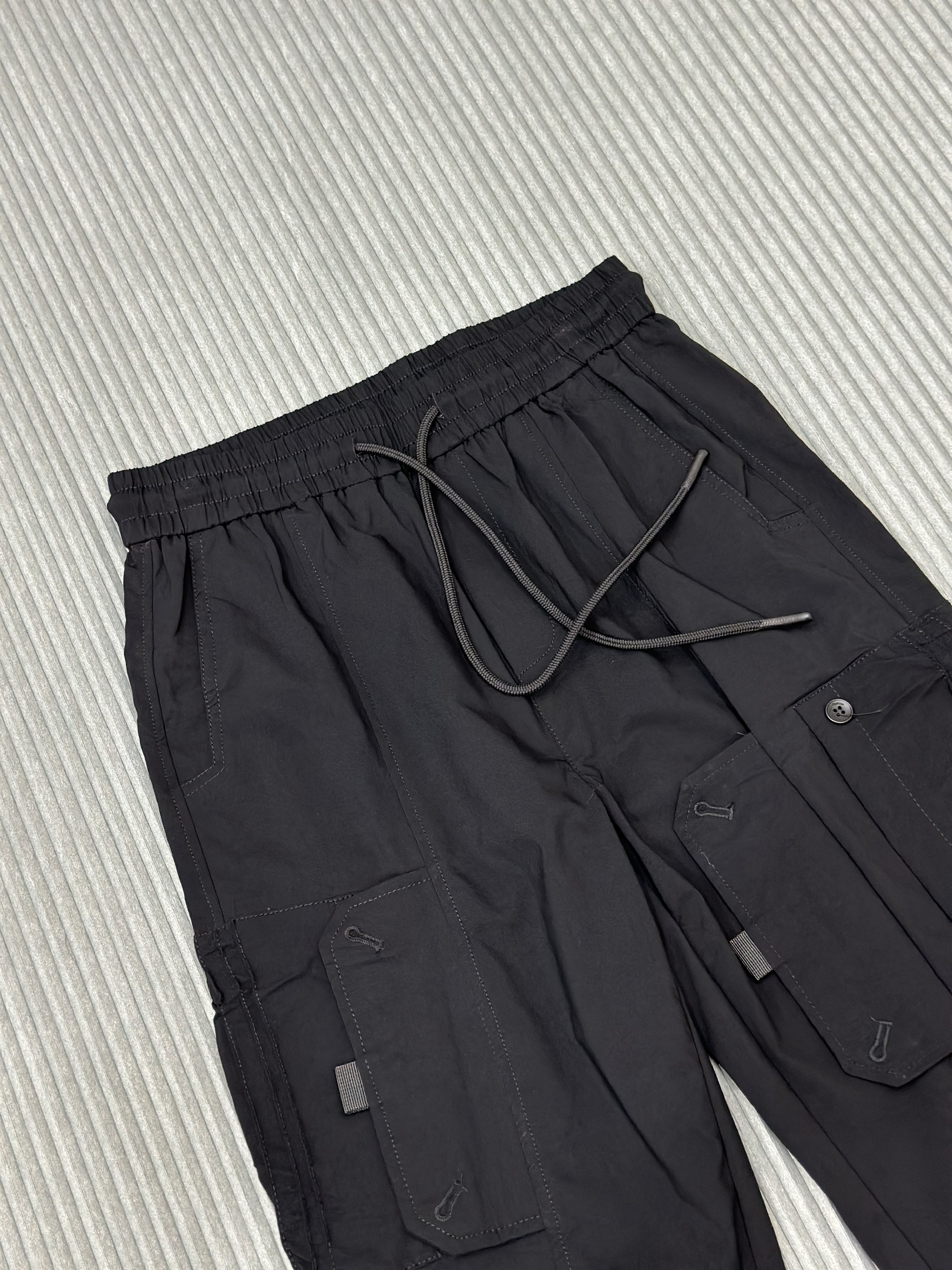 Quần dài nỉ Đen túi hộp đùi bo chun gấu Like Auth VTN