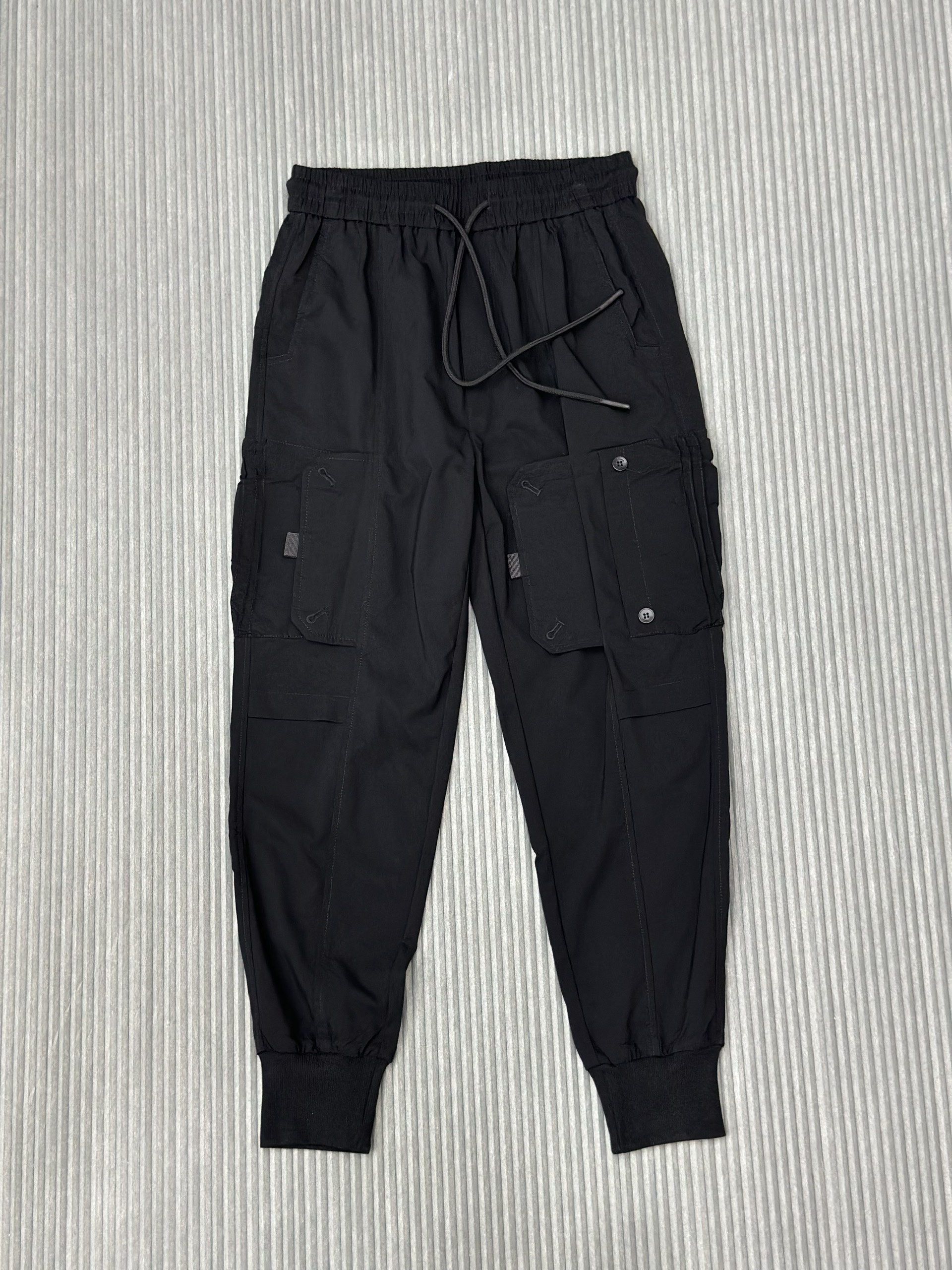 Quần dài nỉ Đen túi hộp đùi bo chun gấu Like Auth VTN