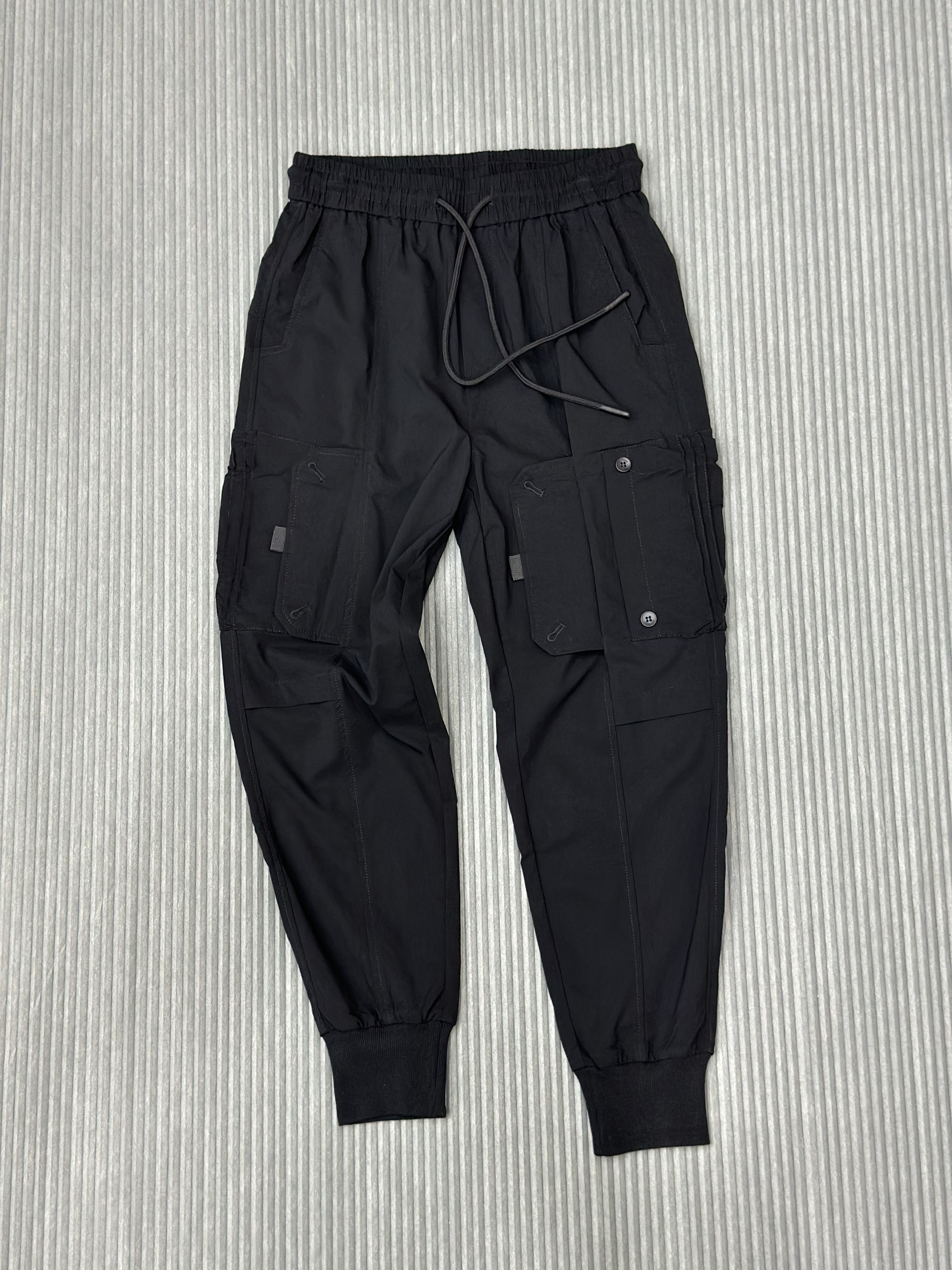 Quần dài nỉ Đen túi hộp đùi bo chun gấu Like Auth VTN