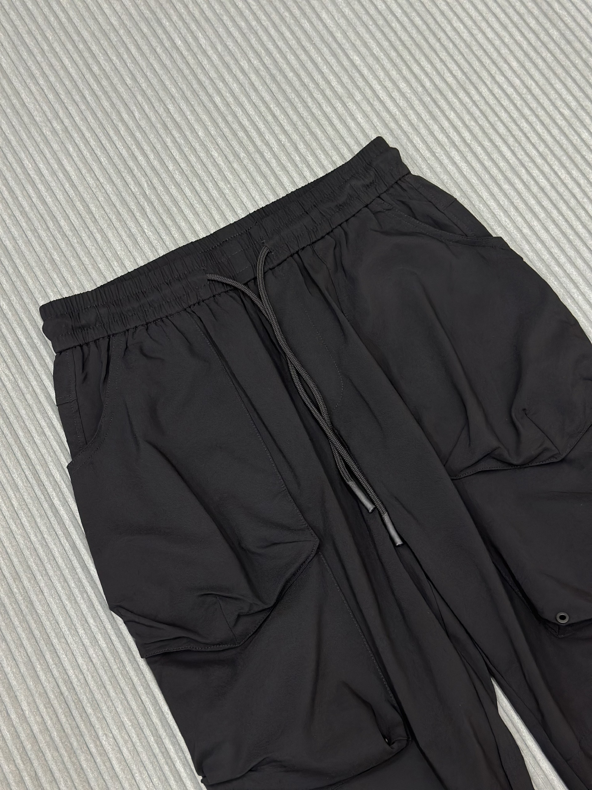 Quần dài nỉ Đen bo chun gấu Like Auth VTN