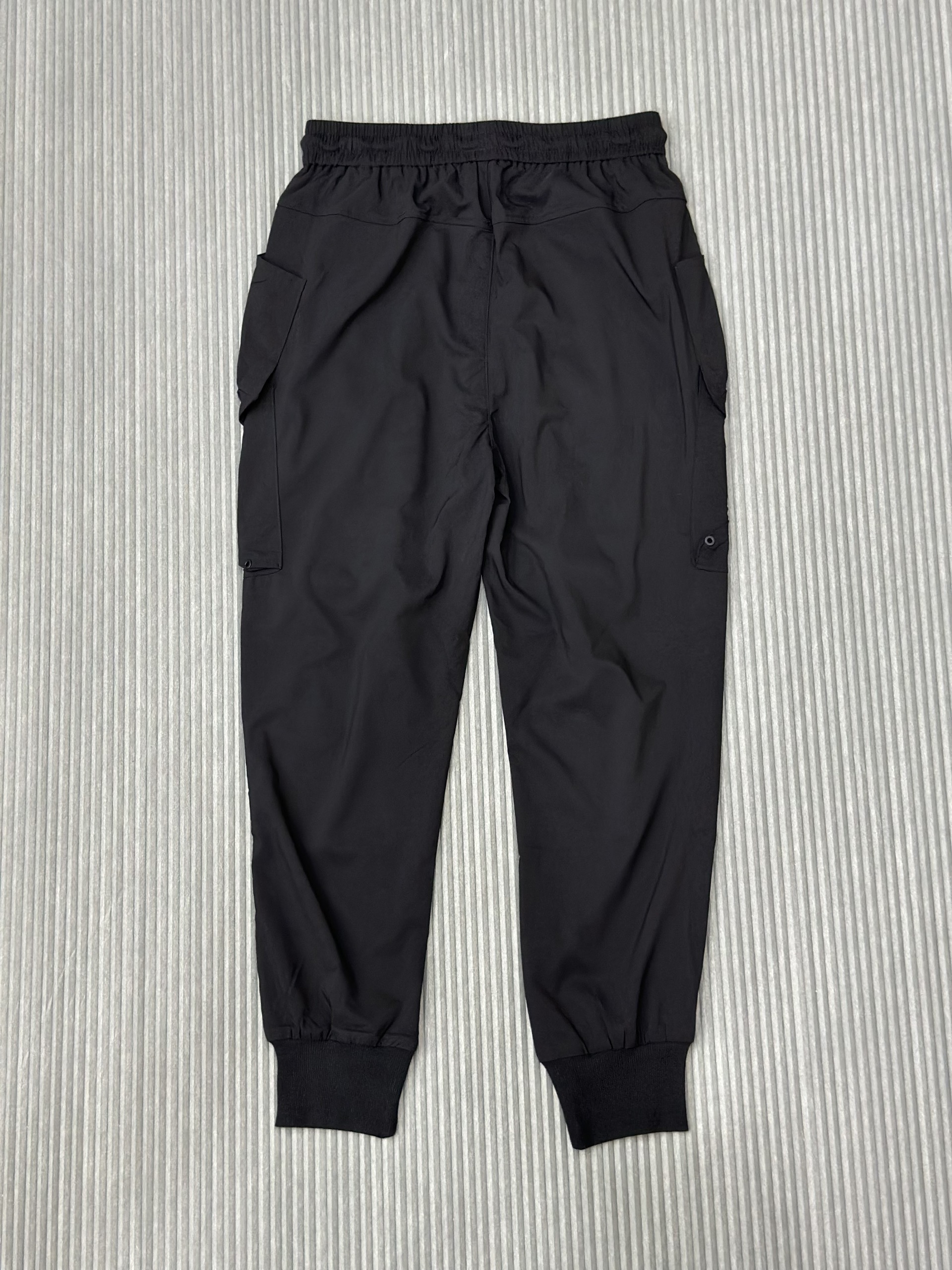 Quần dài nỉ Đen bo chun gấu Like Auth VTN