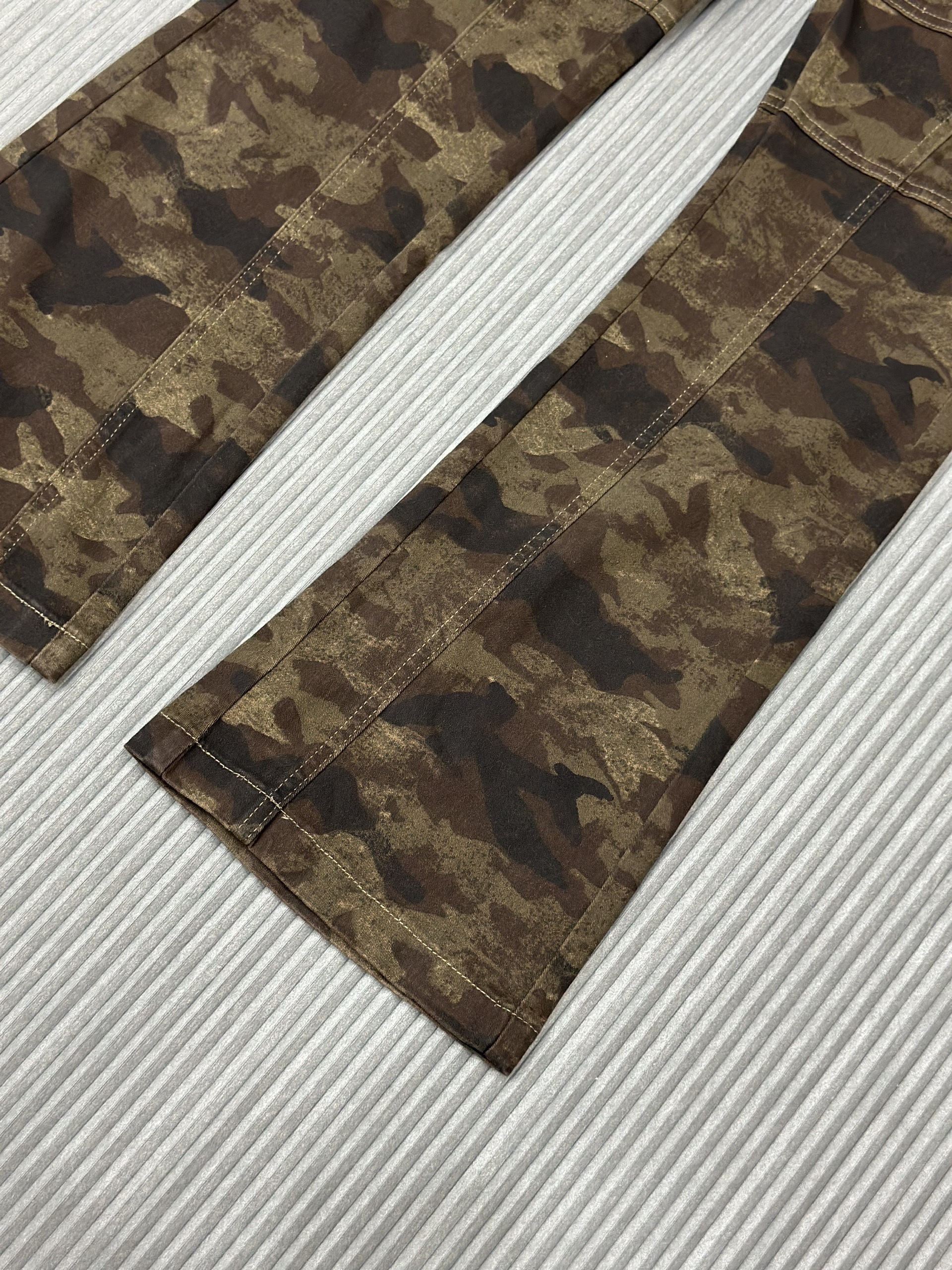 Quần dài ống xuông loe Nâu họa tiết dằn di Like Auth VTN