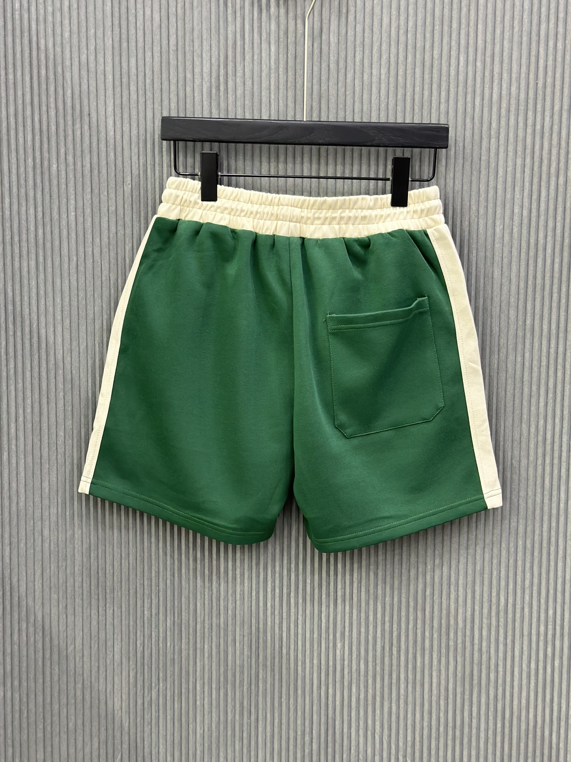 Quần short nỉ Xanh lá phối Be chữ thêu đùi Like Auth M-XL VTN