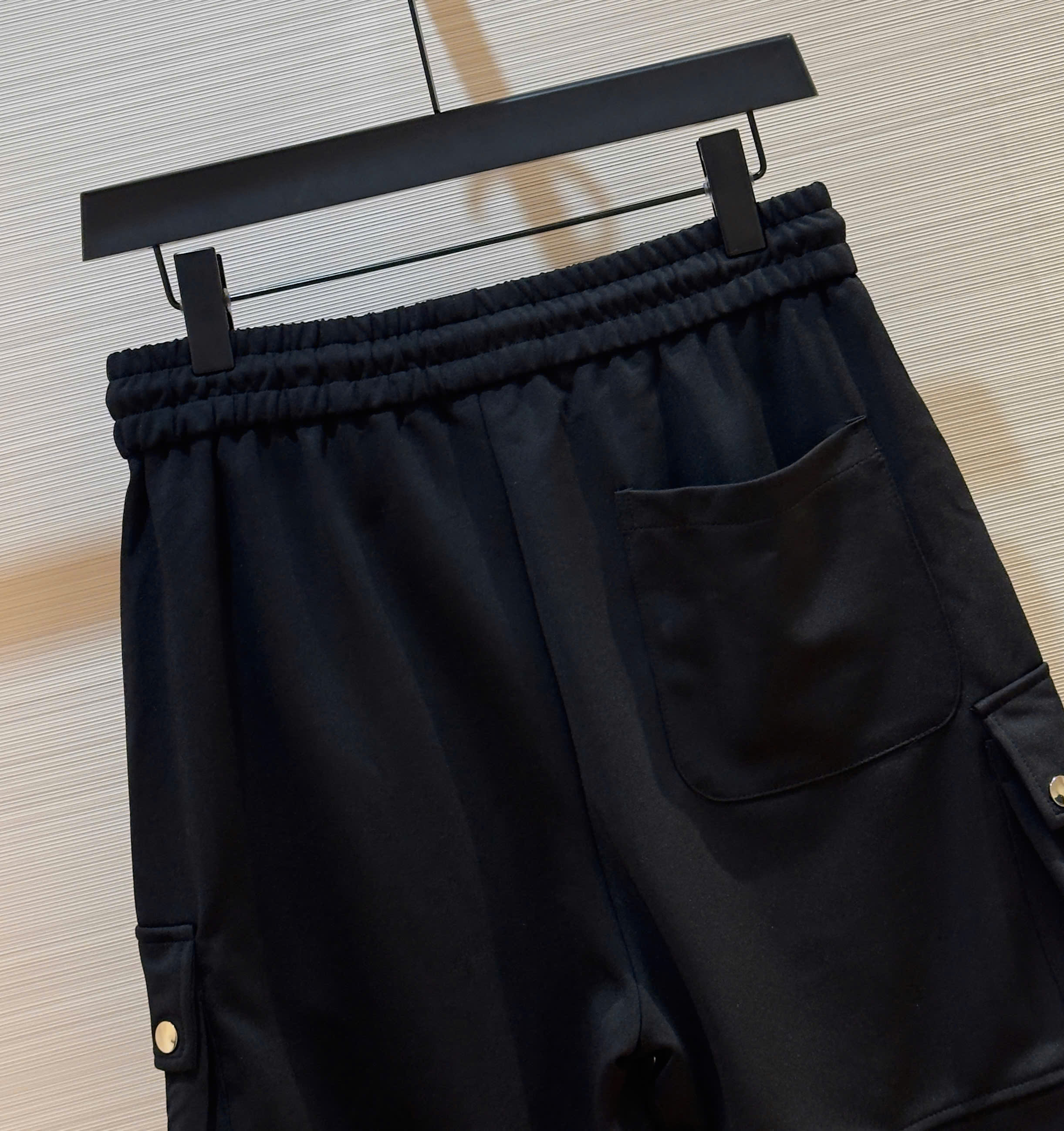 Quần short nỉ Dior CD 47 Đen logo chữ thêu túi hộp đùi Like Auth DDT