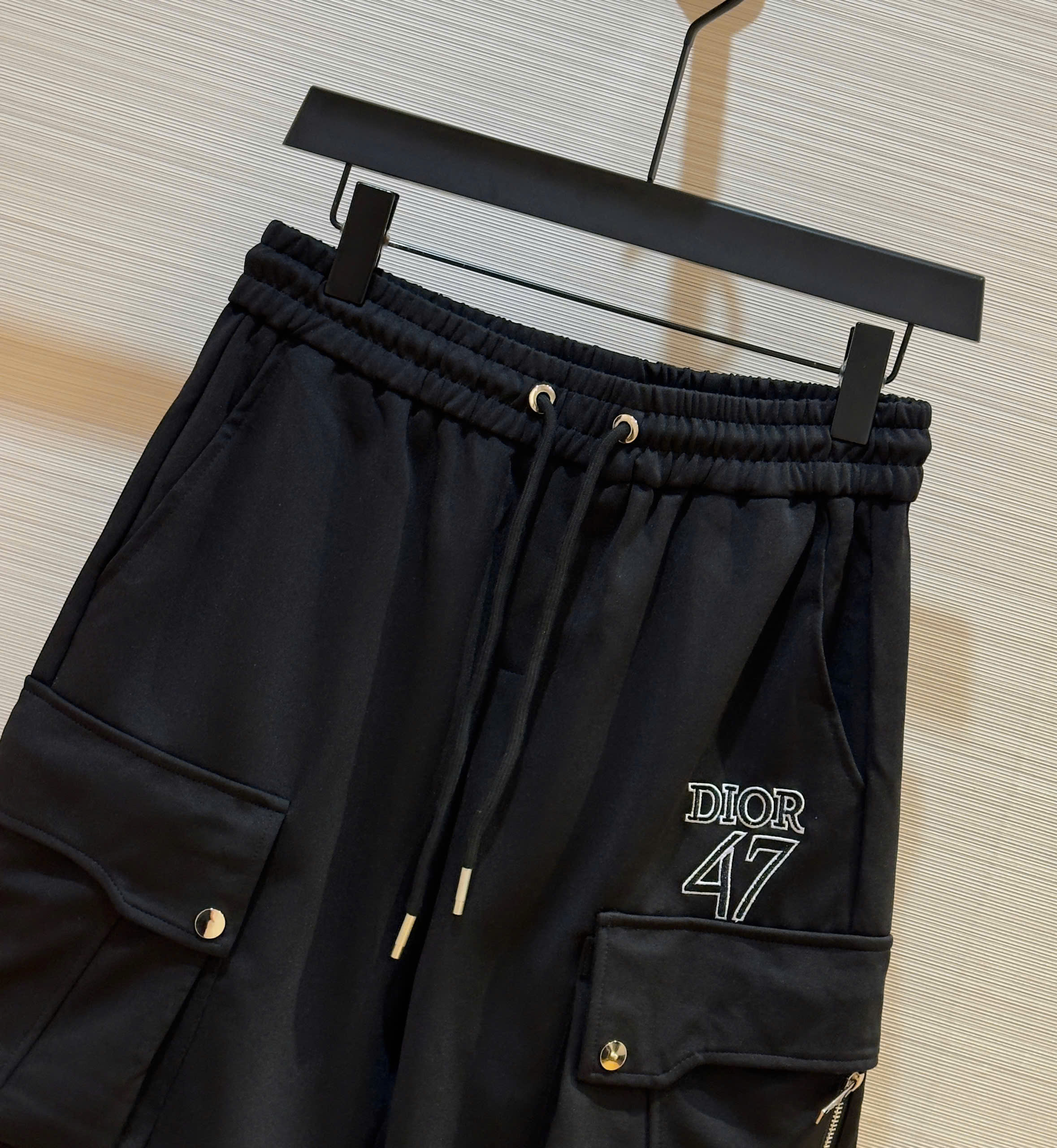 Quần short nỉ Dior CD 47 Đen logo chữ thêu túi hộp đùi Like Auth DDT