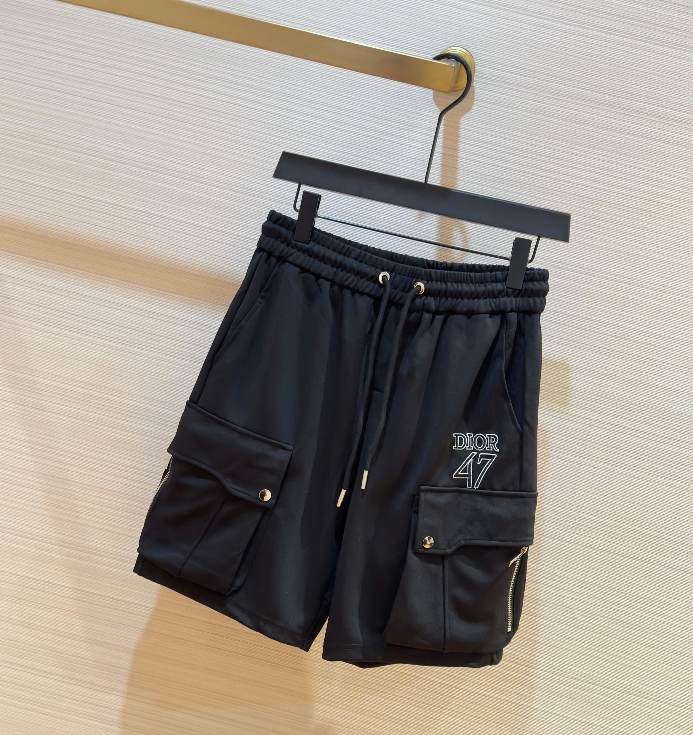 Quần short nỉ Dior CD 47 Đen logo chữ thêu túi hộp đùi Like Auth DDT