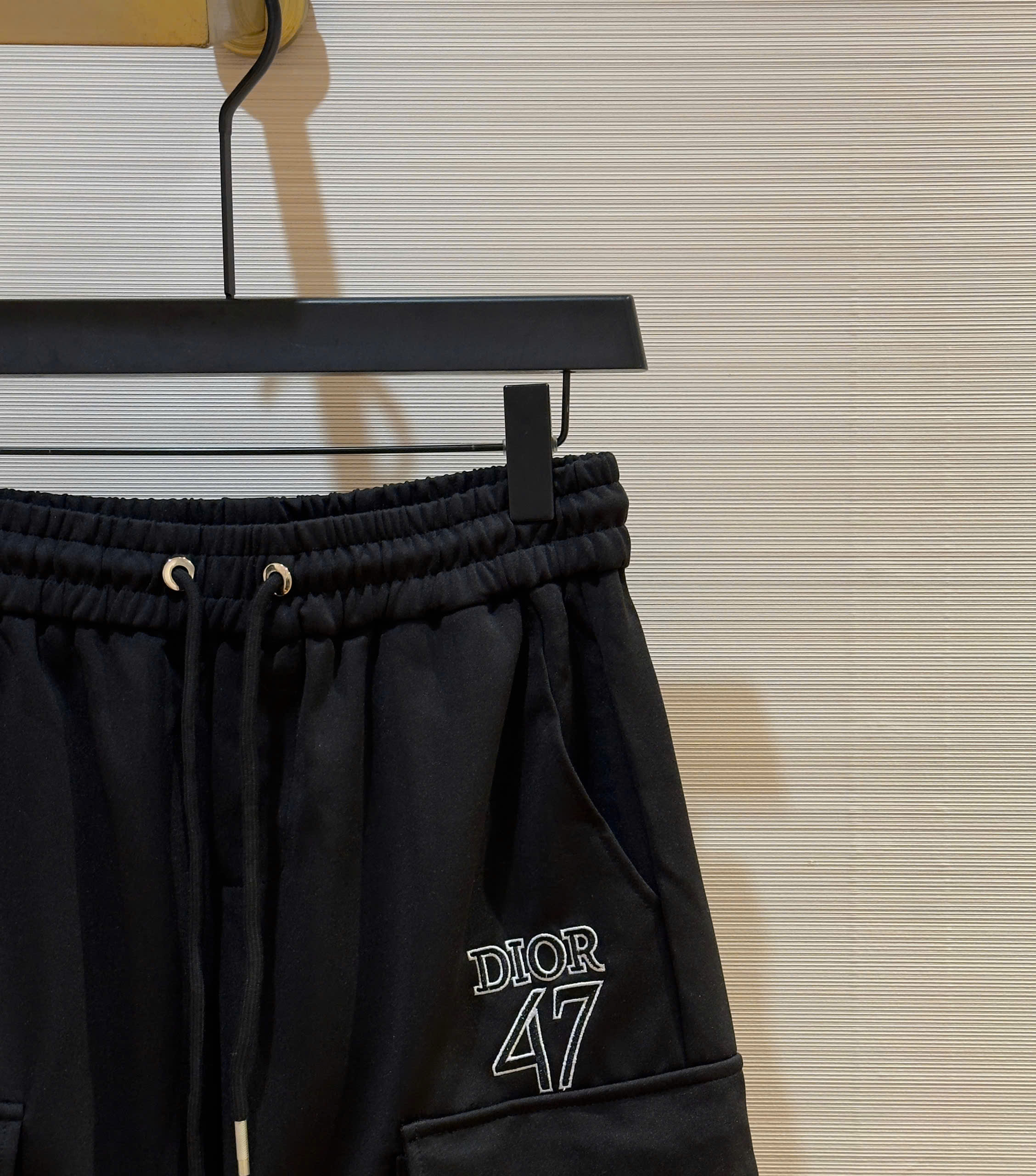 Quần short nỉ Dior CD 47 Đen logo chữ thêu túi hộp đùi Like Auth DDT