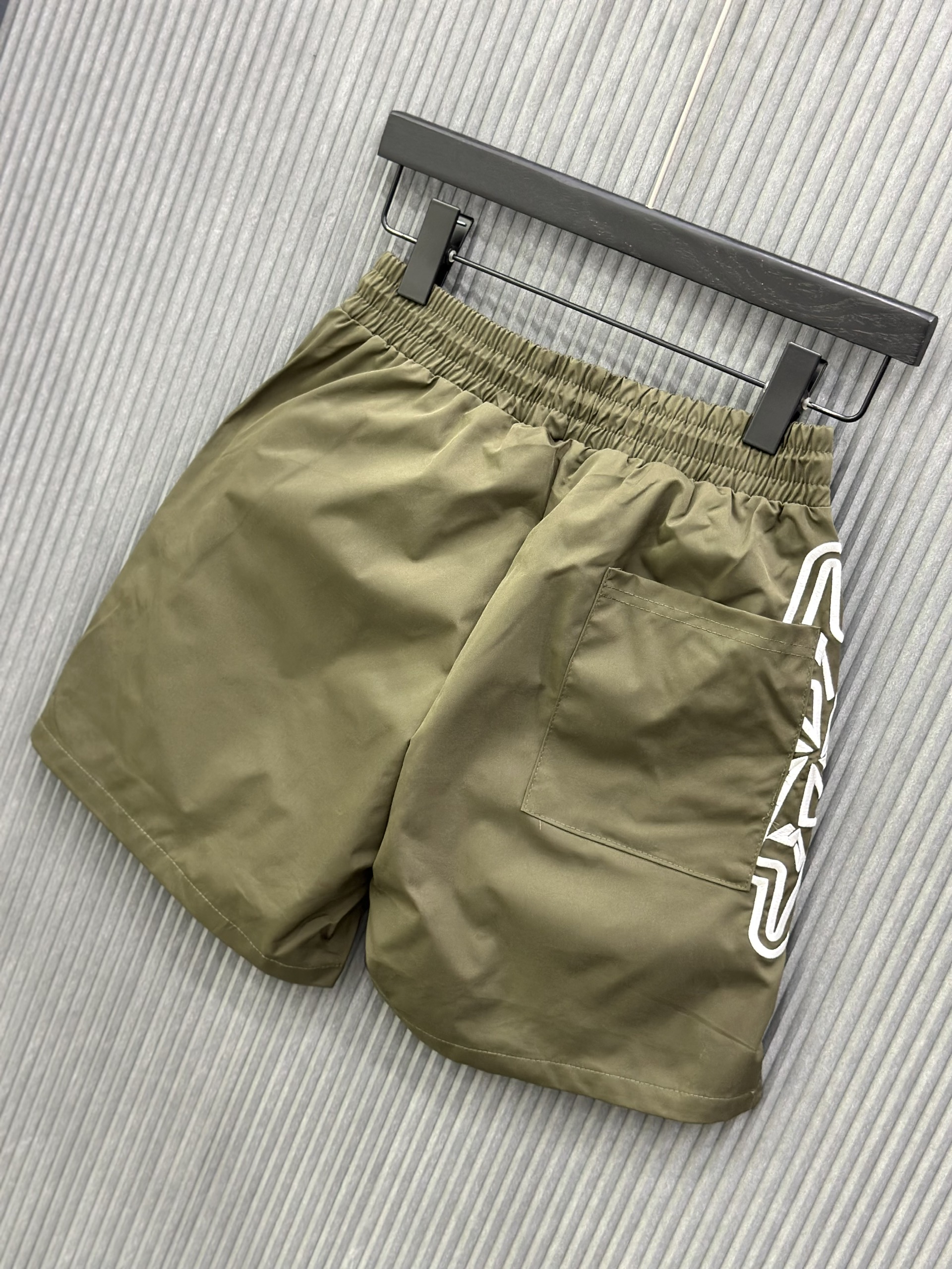 Quần short gió Xanh rêu logo Trắng check dây Vàng Like Auth VTN